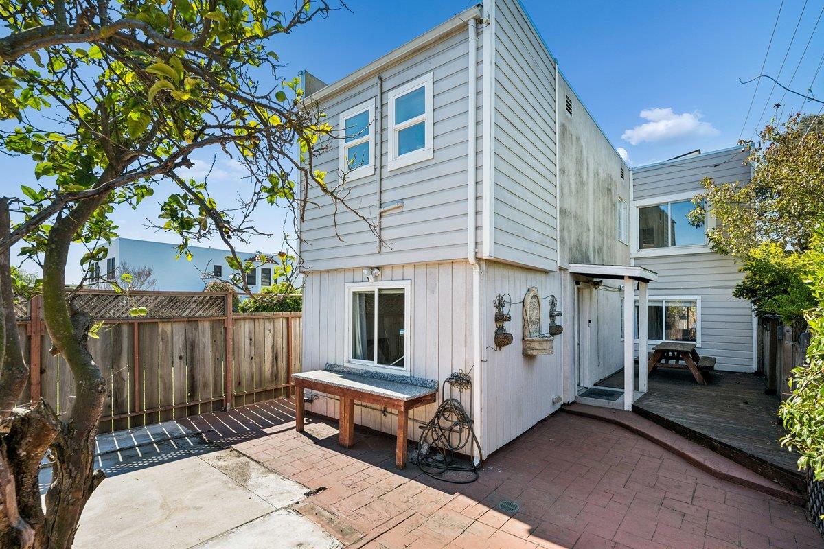 998 Hensley Avenue
