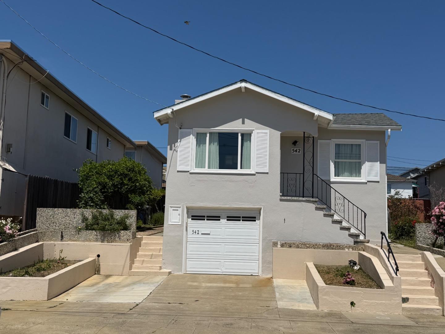 542 Commercial Avenue