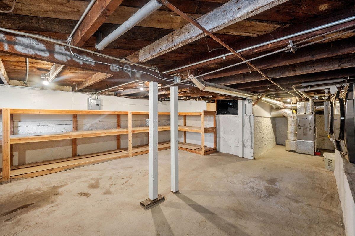 643 Grand AVE