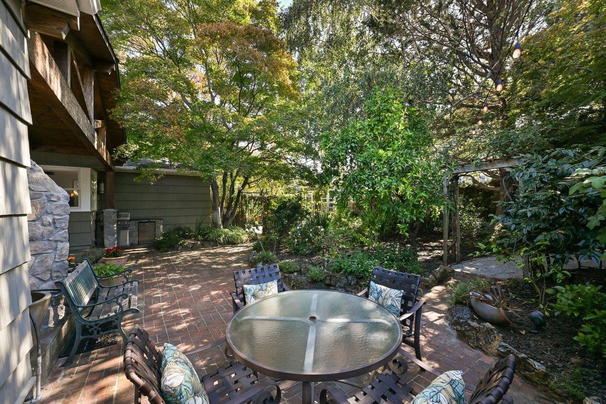 151 Louise LN