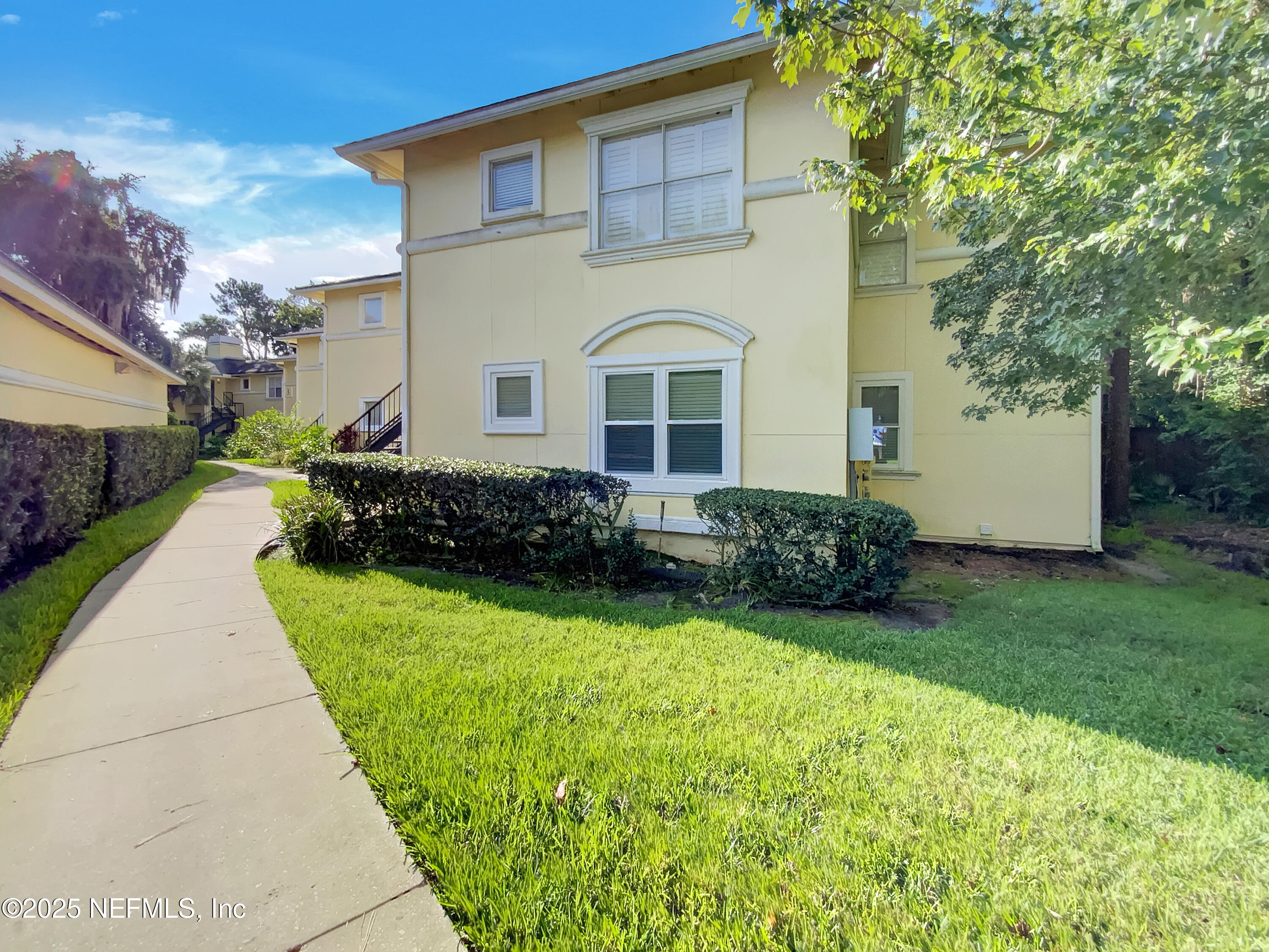 1800 THE GREENS Way 511