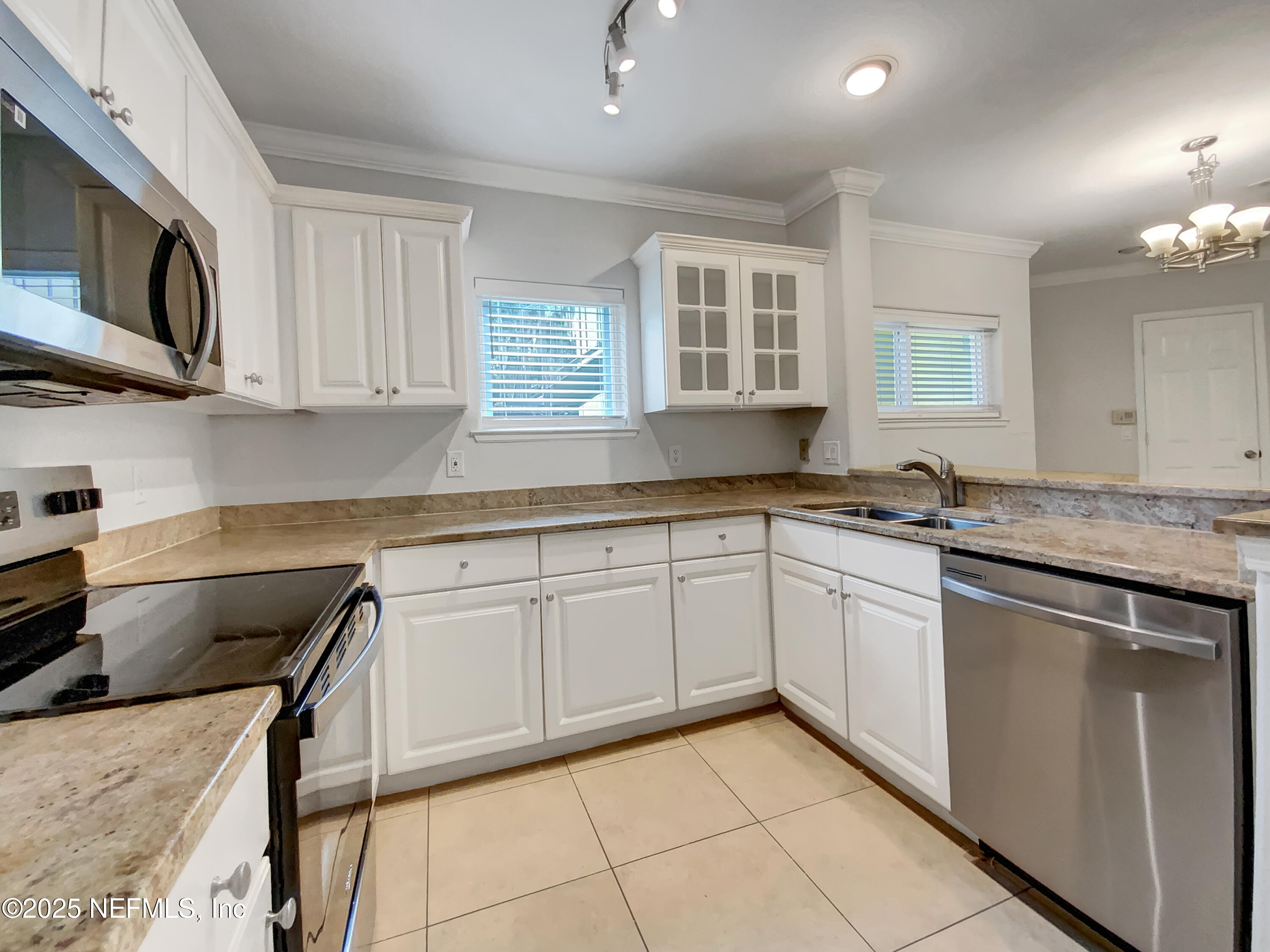 1800 THE GREENS Way 511