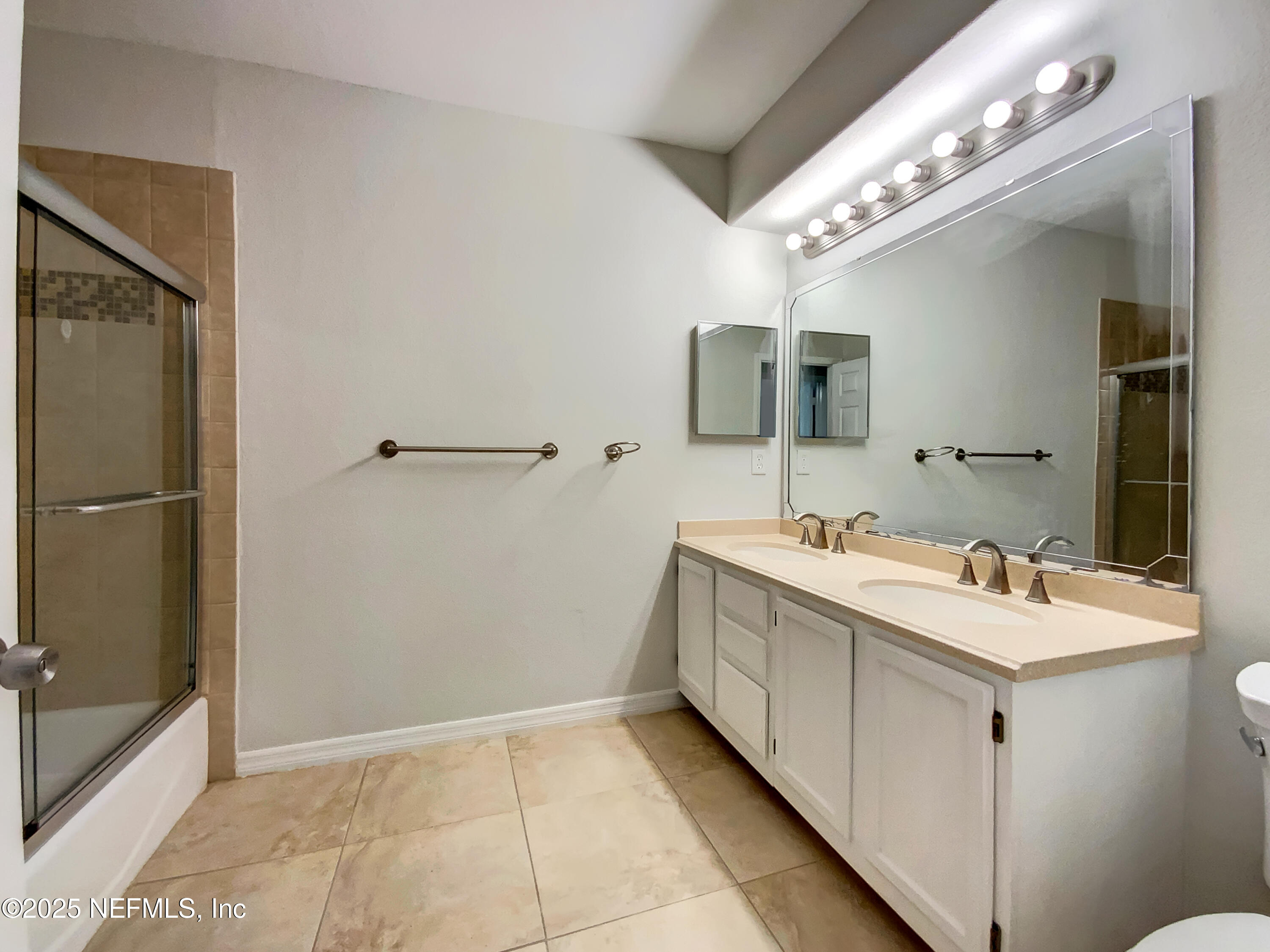 1800 THE GREENS Way 511