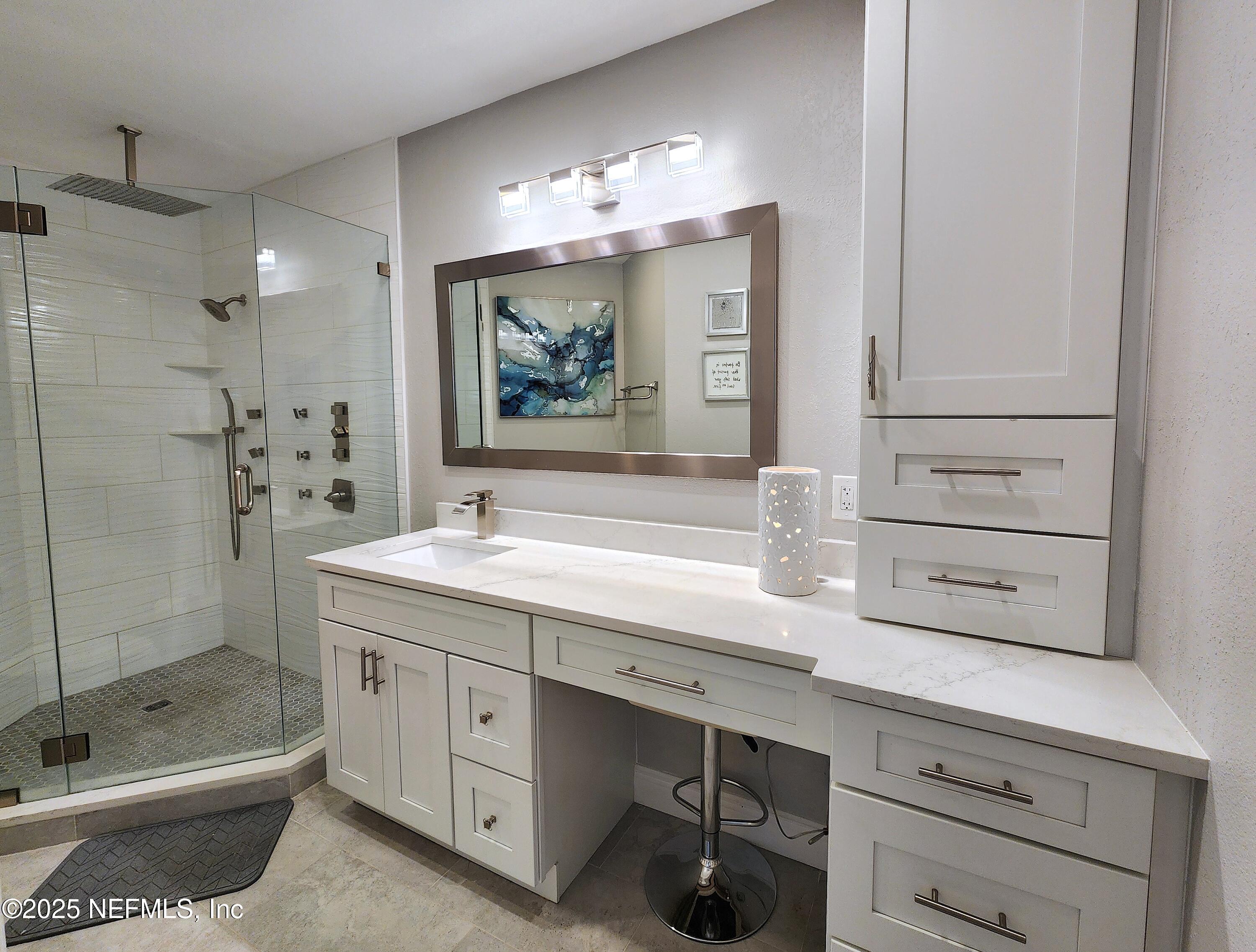 1800 THE GREENS Way 1004