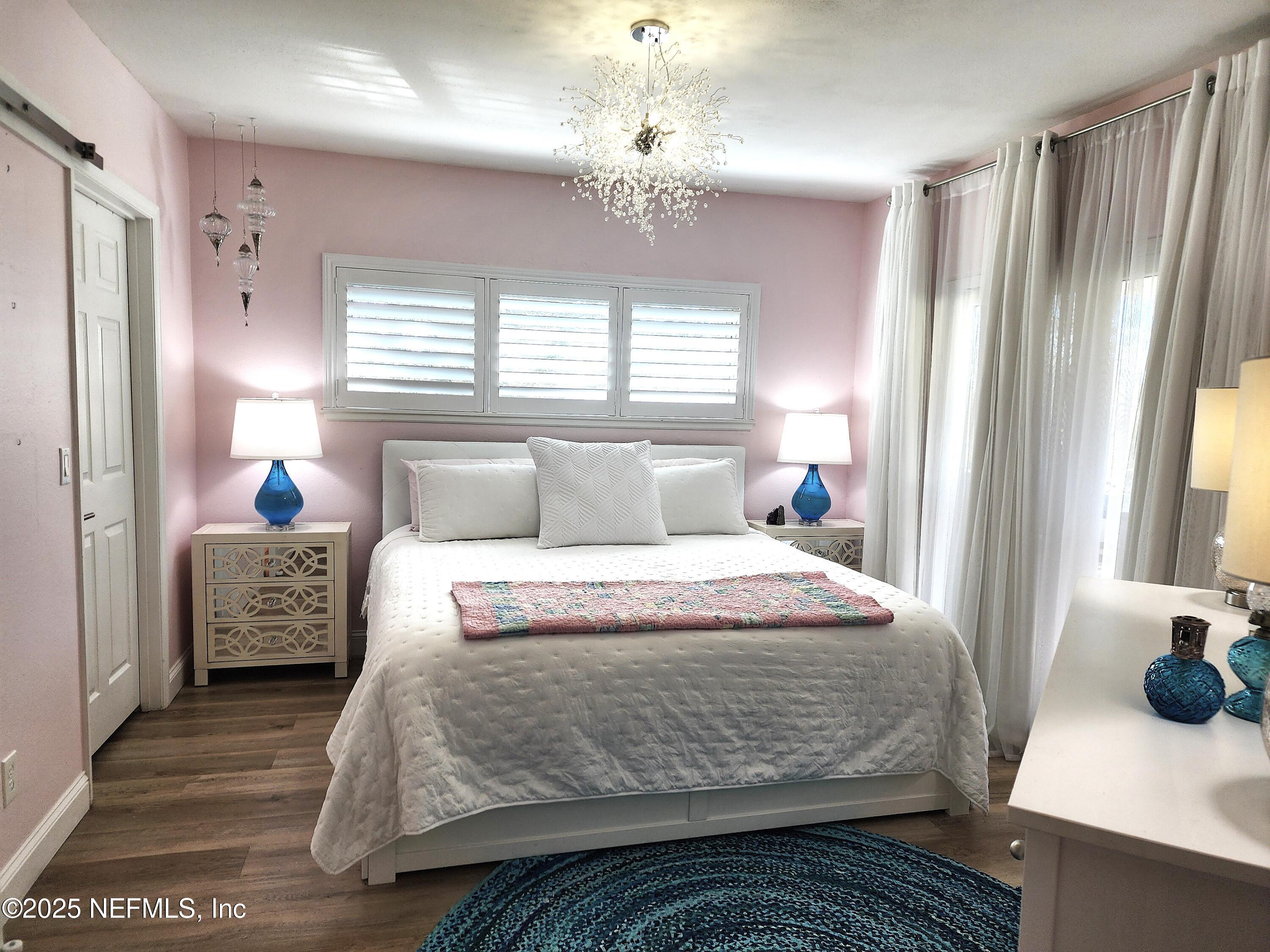 1800 THE GREENS Way 1004