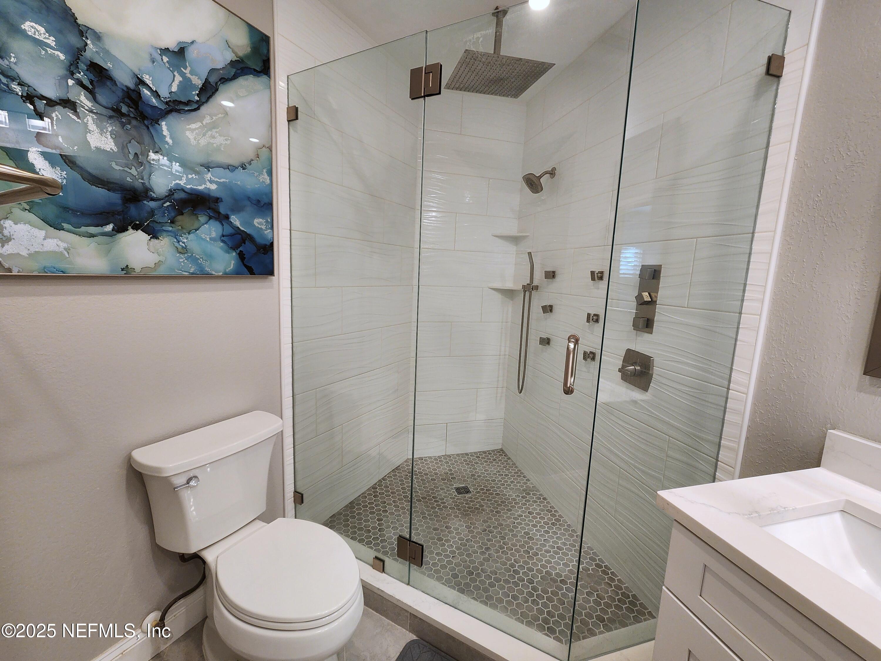 1800 THE GREENS Way 1004