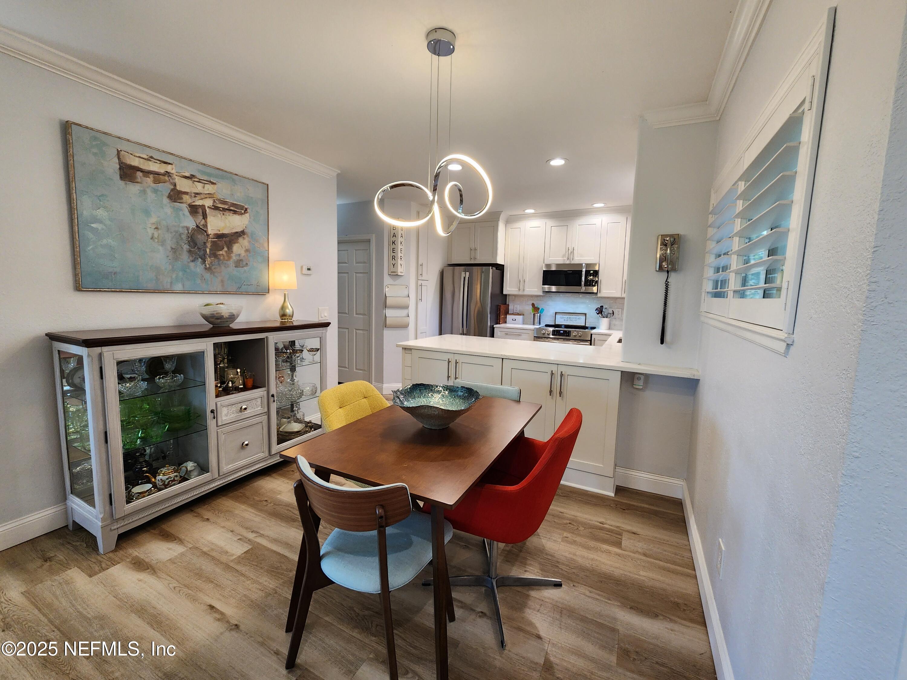 1800 THE GREENS Way 1004