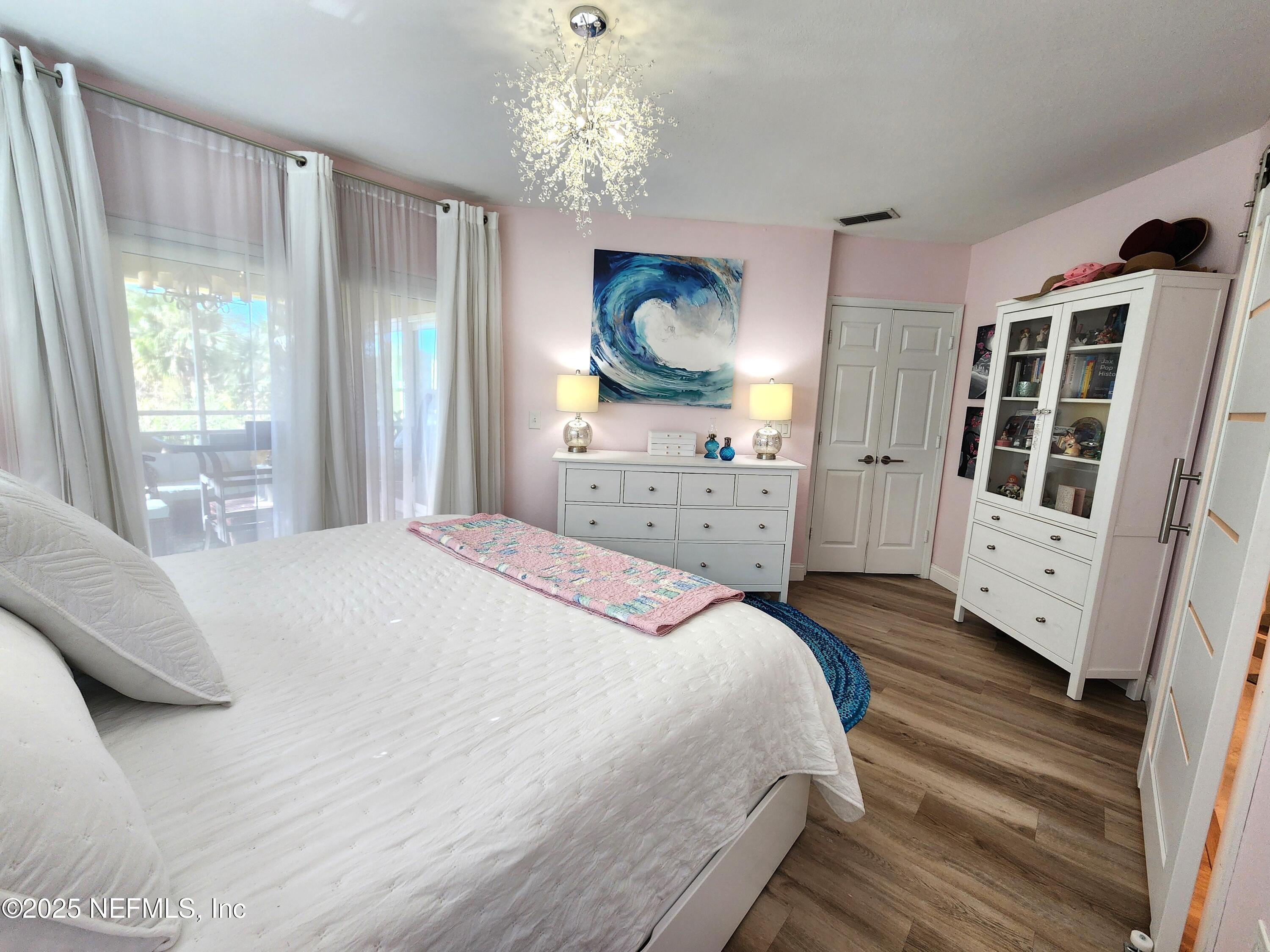 1800 THE GREENS Way 1004