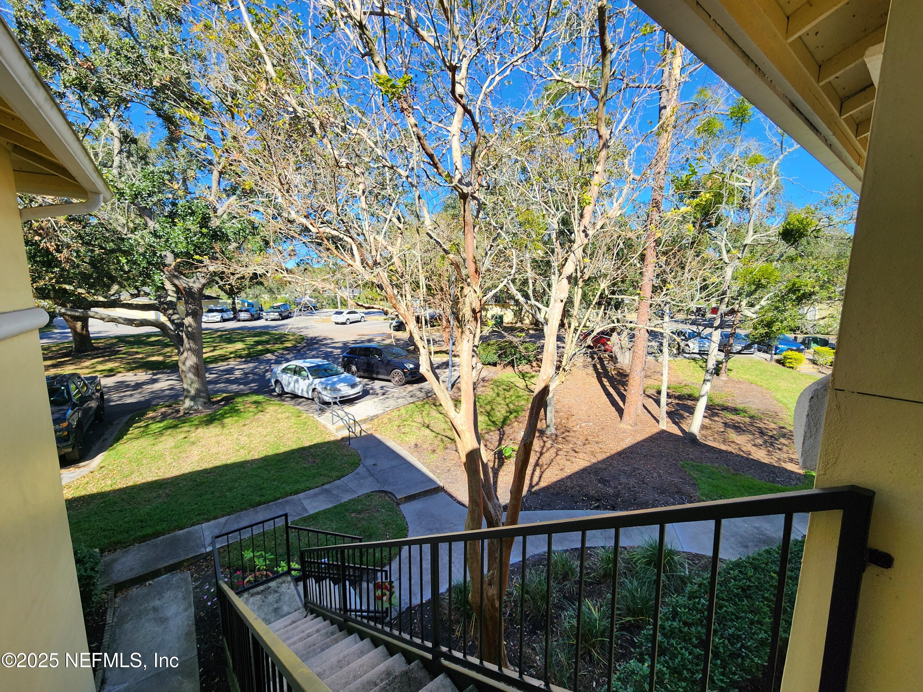 1800 THE GREENS Way 1004