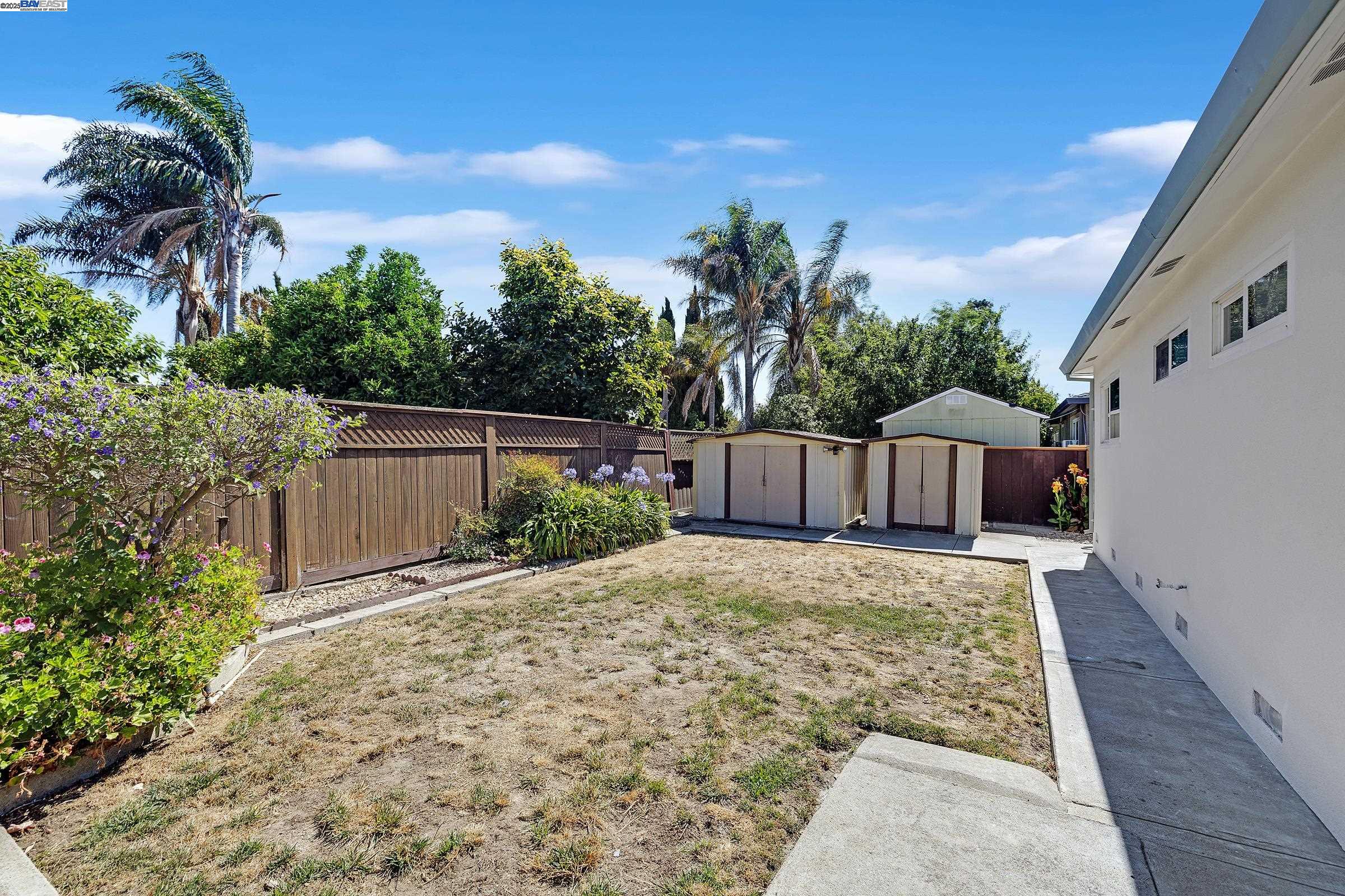 1942 Sherman Dr