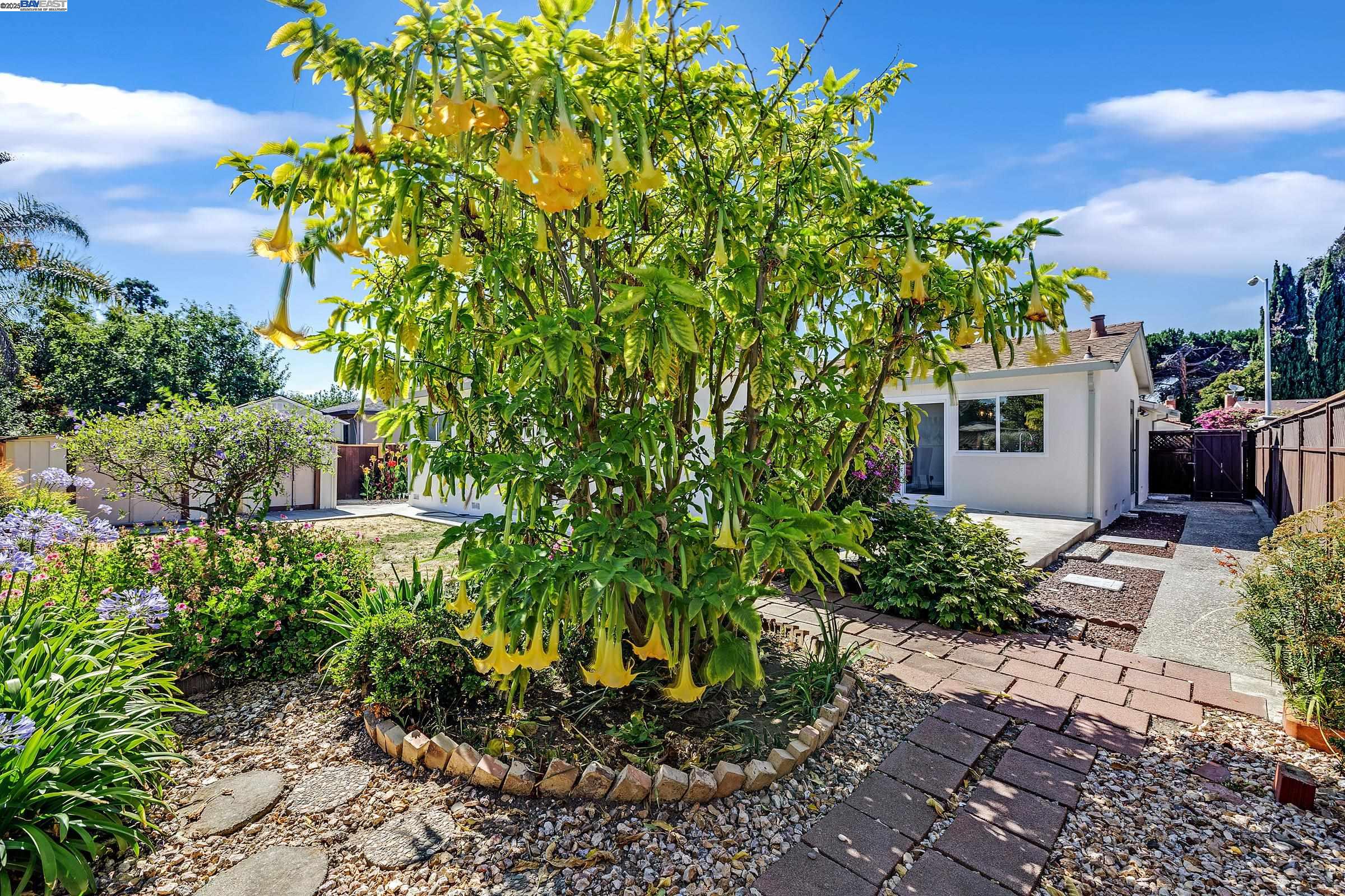 1942 Sherman Dr