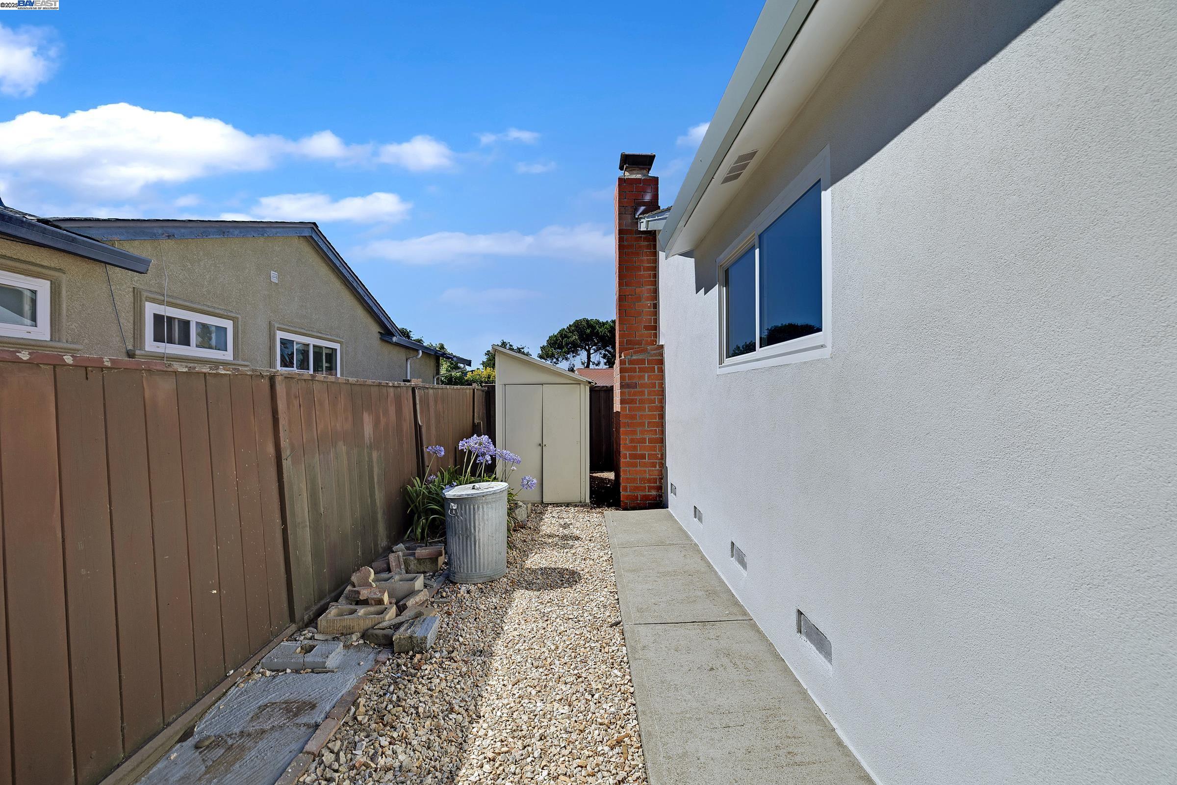 1942 Sherman Dr