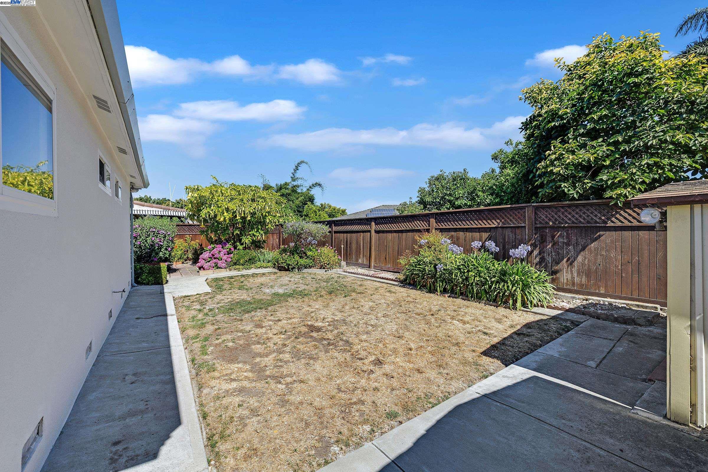 1942 Sherman Dr