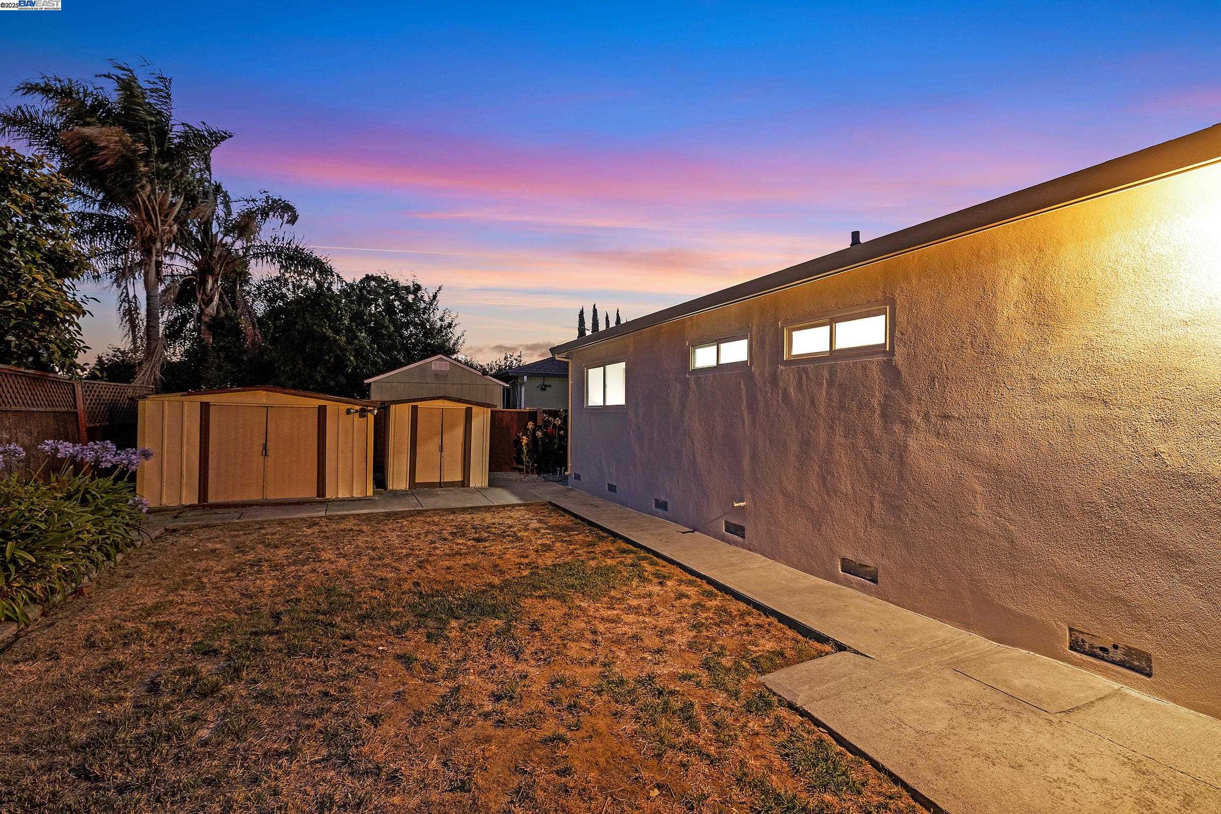 1942 Sherman Dr