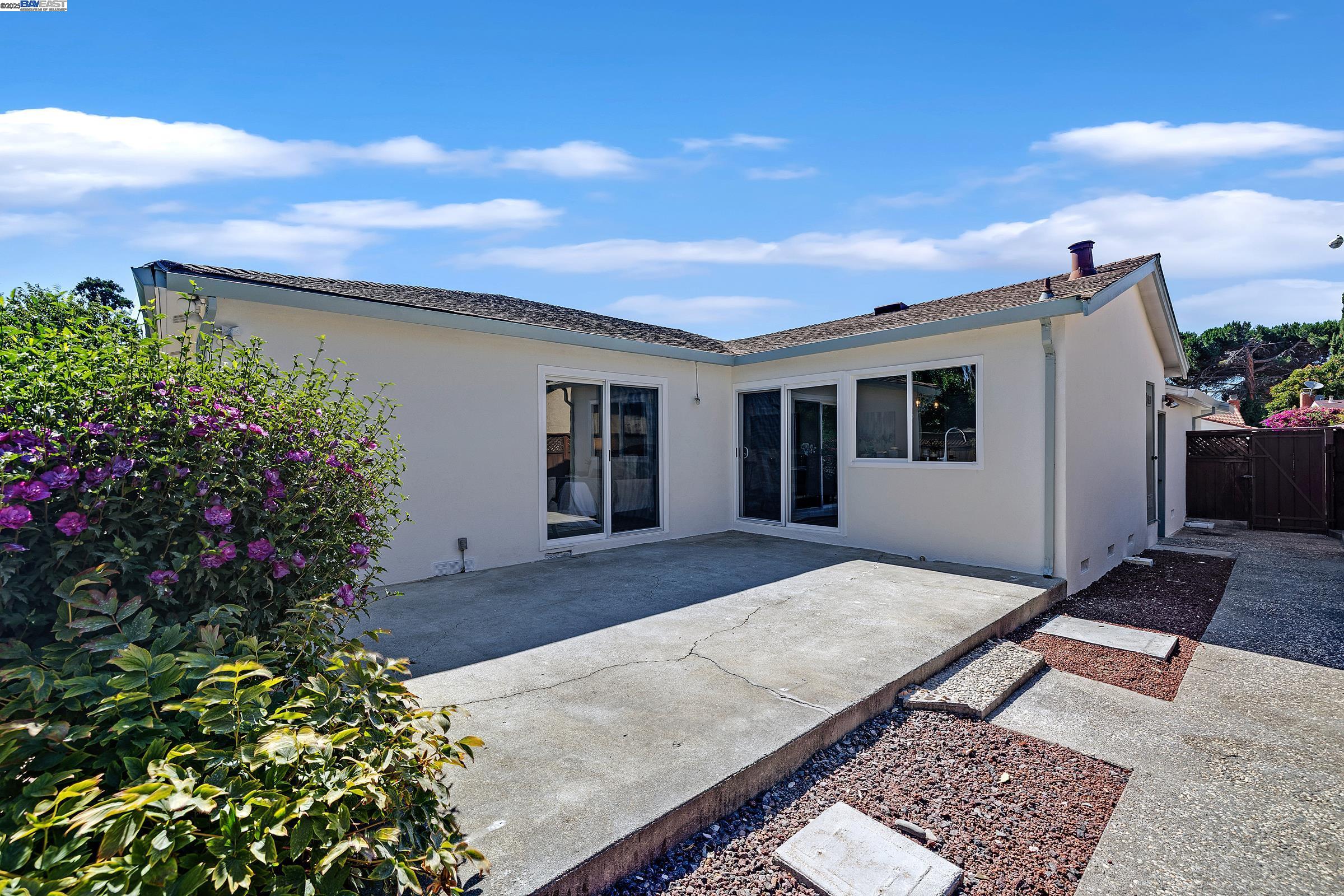 1942 Sherman Dr