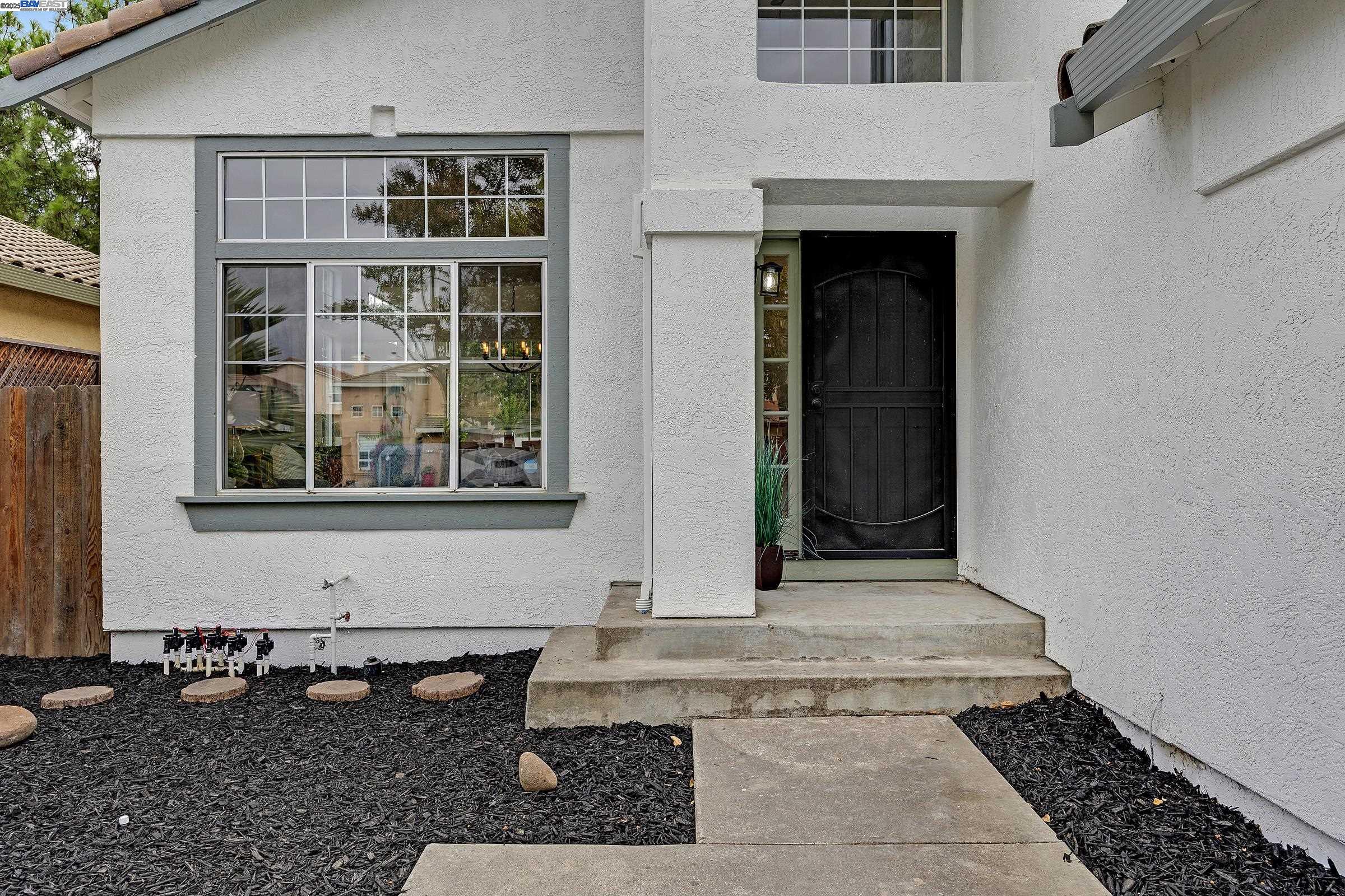 4923 Bridle Way