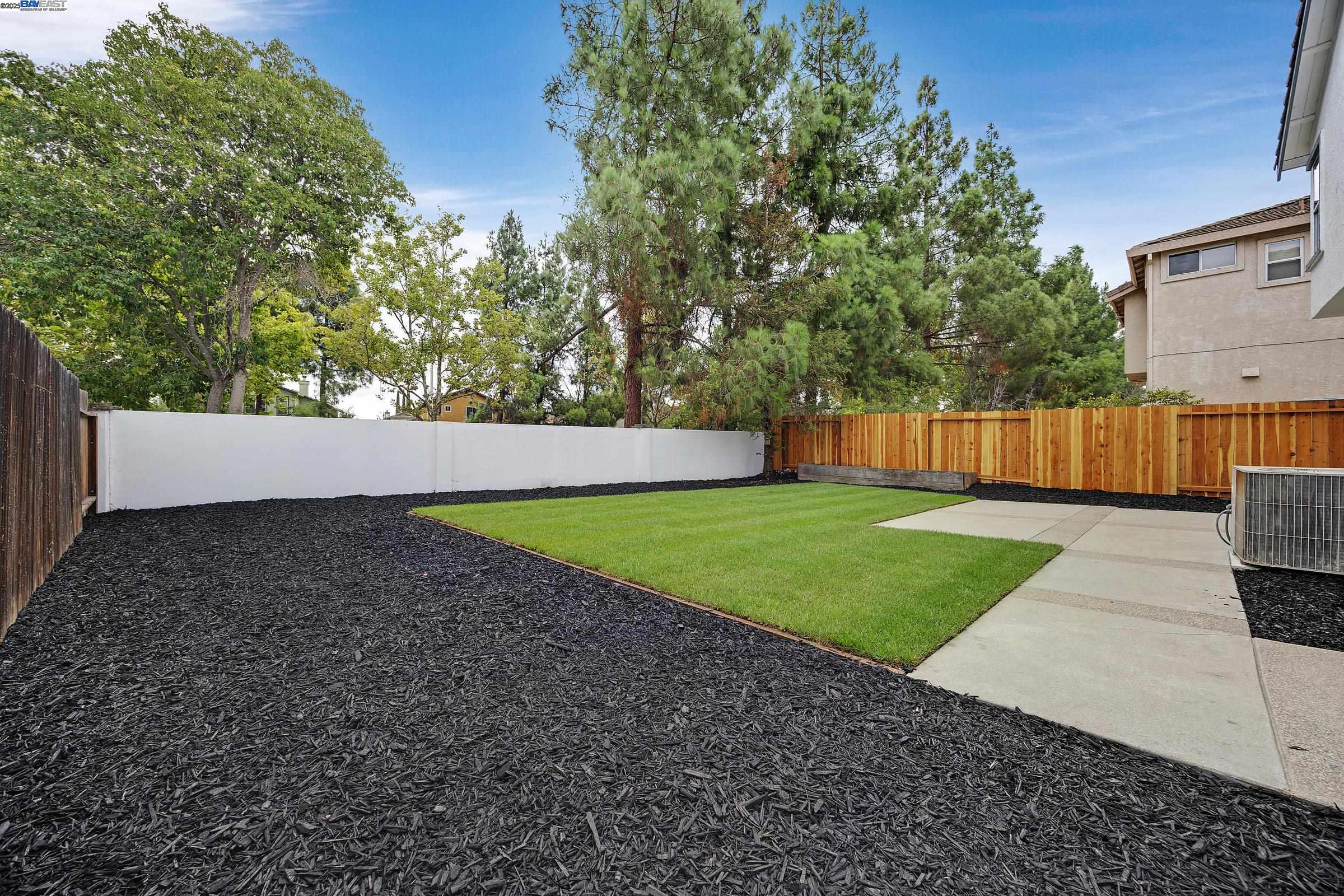 4923 Bridle Way