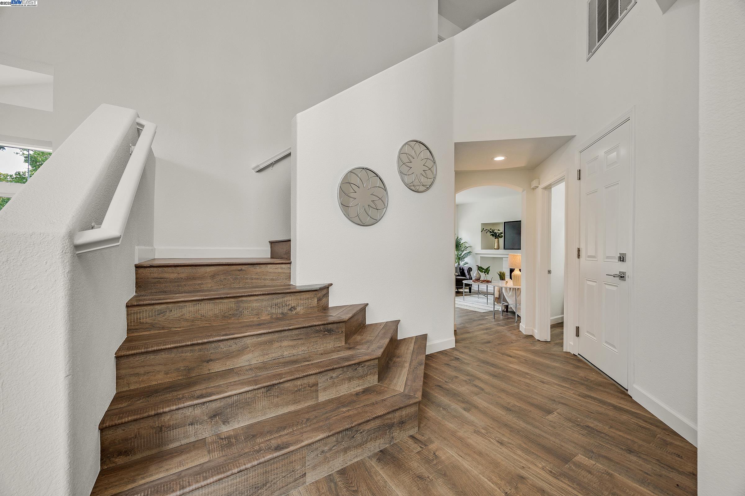 4923 Bridle Way