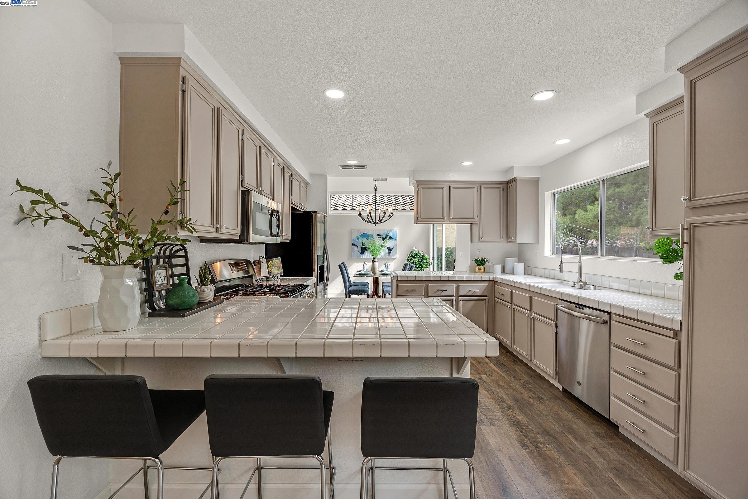 4923 Bridle Way
