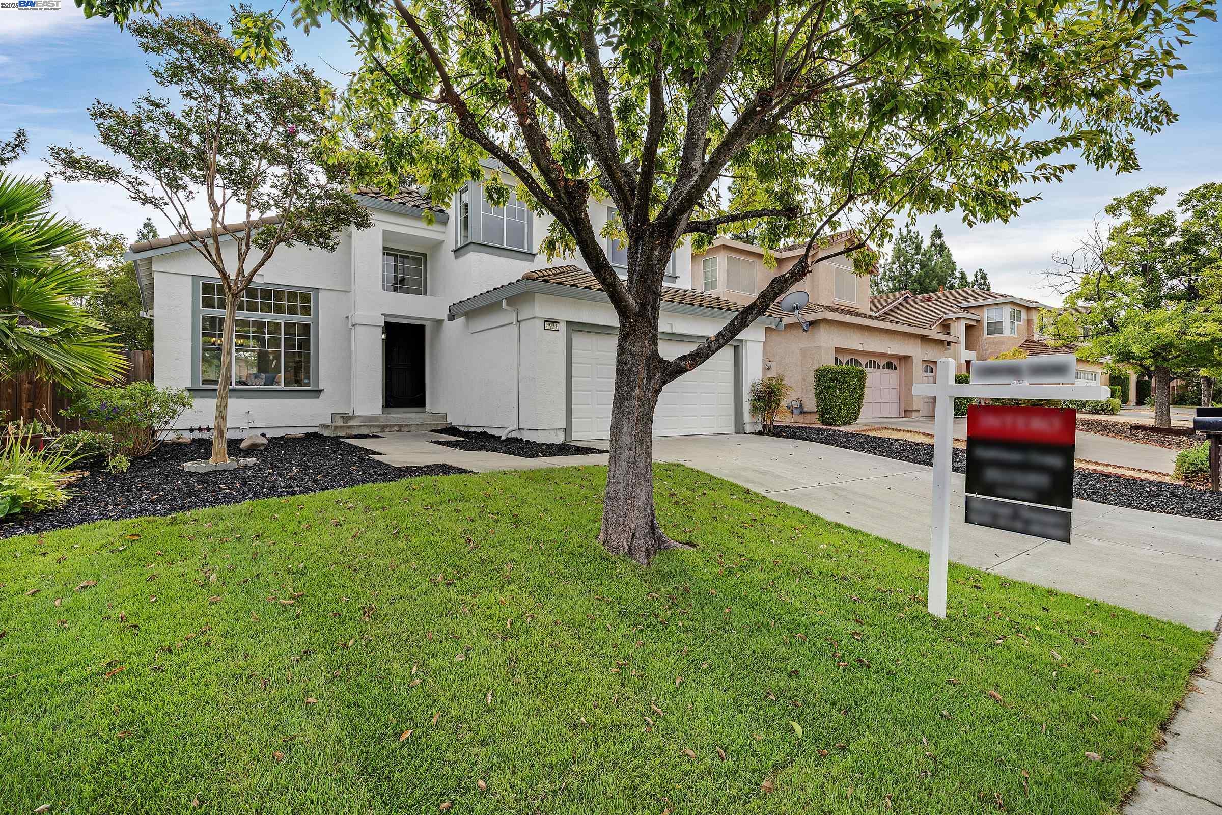 4923 Bridle Way