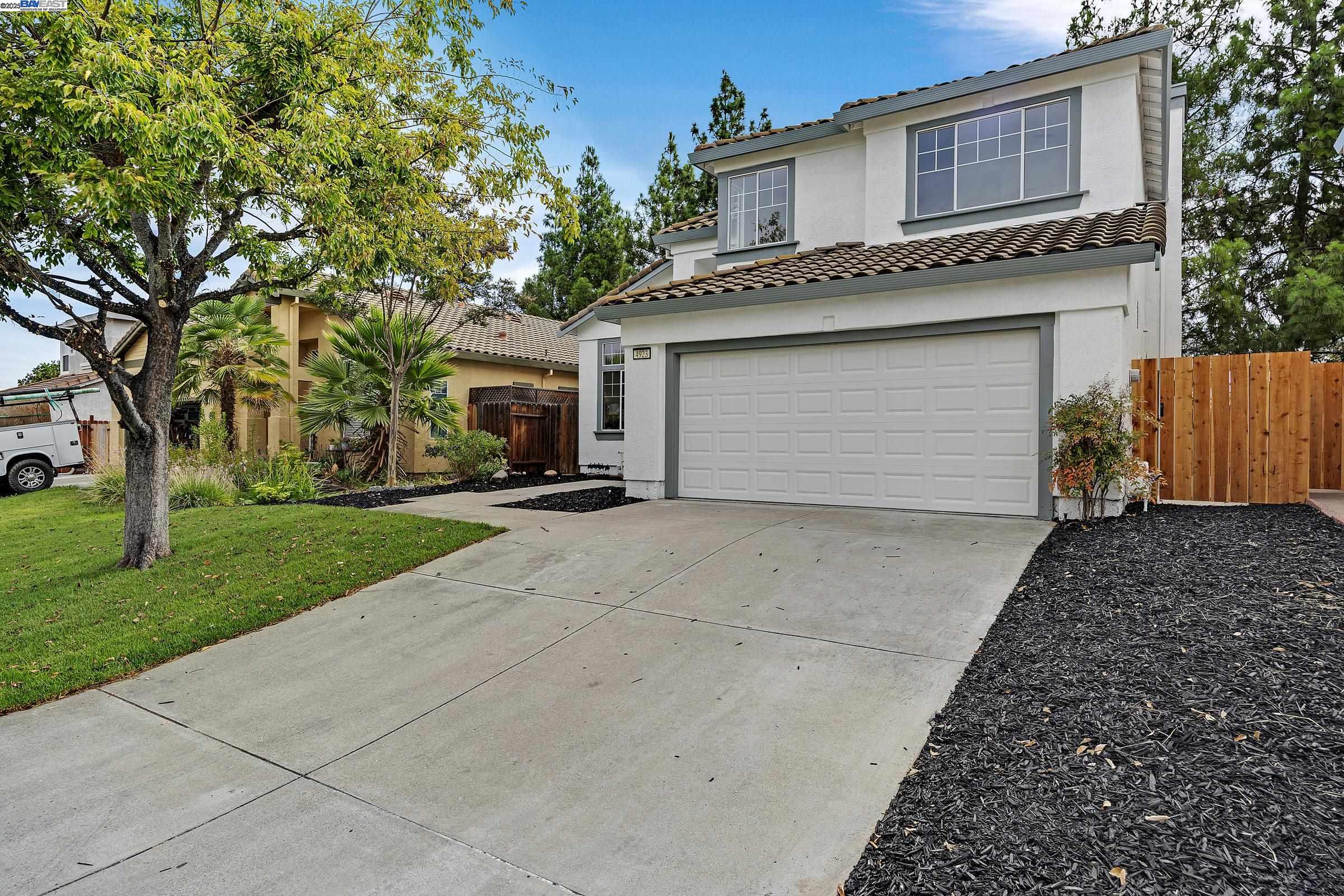4923 Bridle Way
