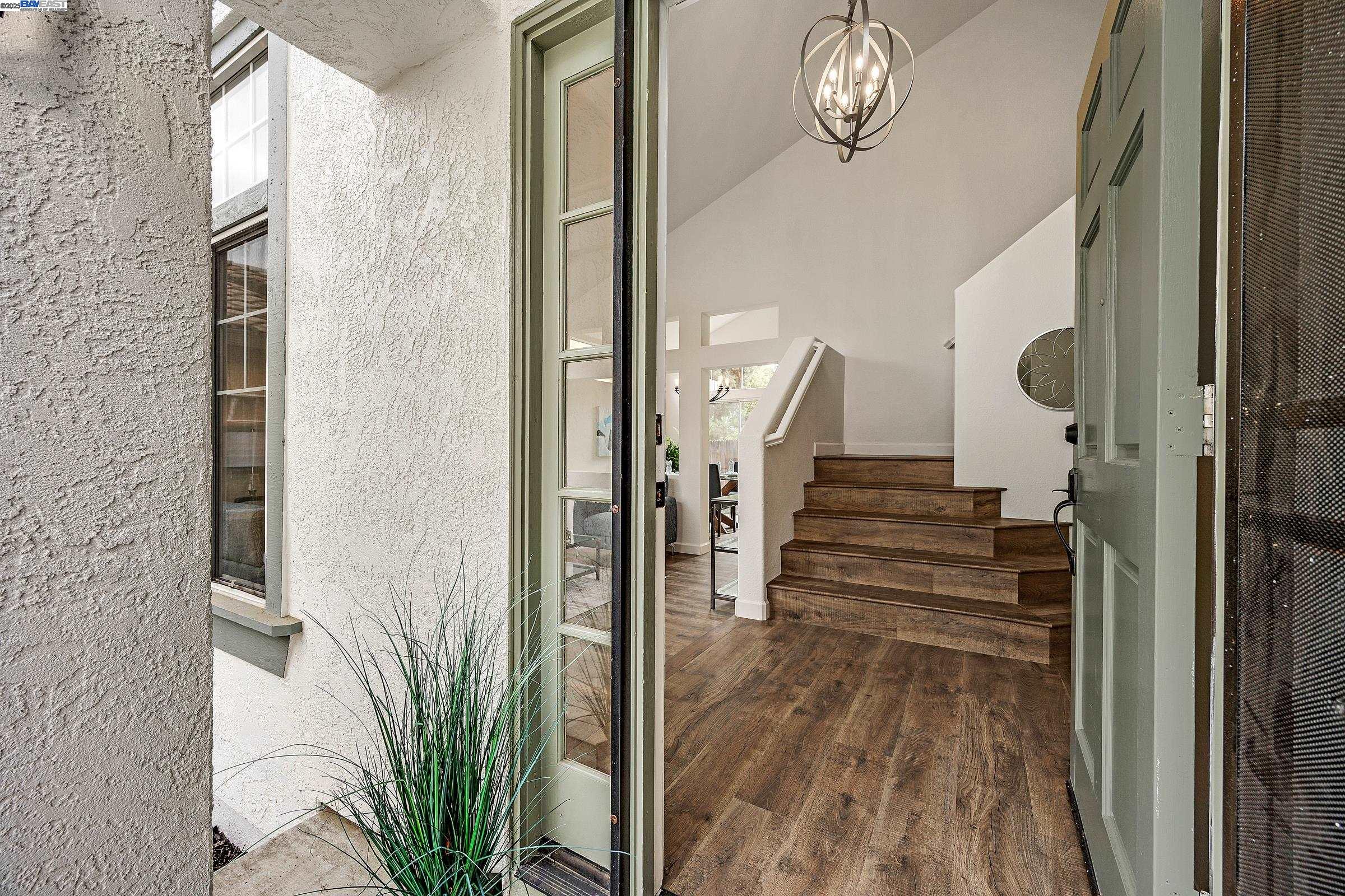 4923 Bridle Way