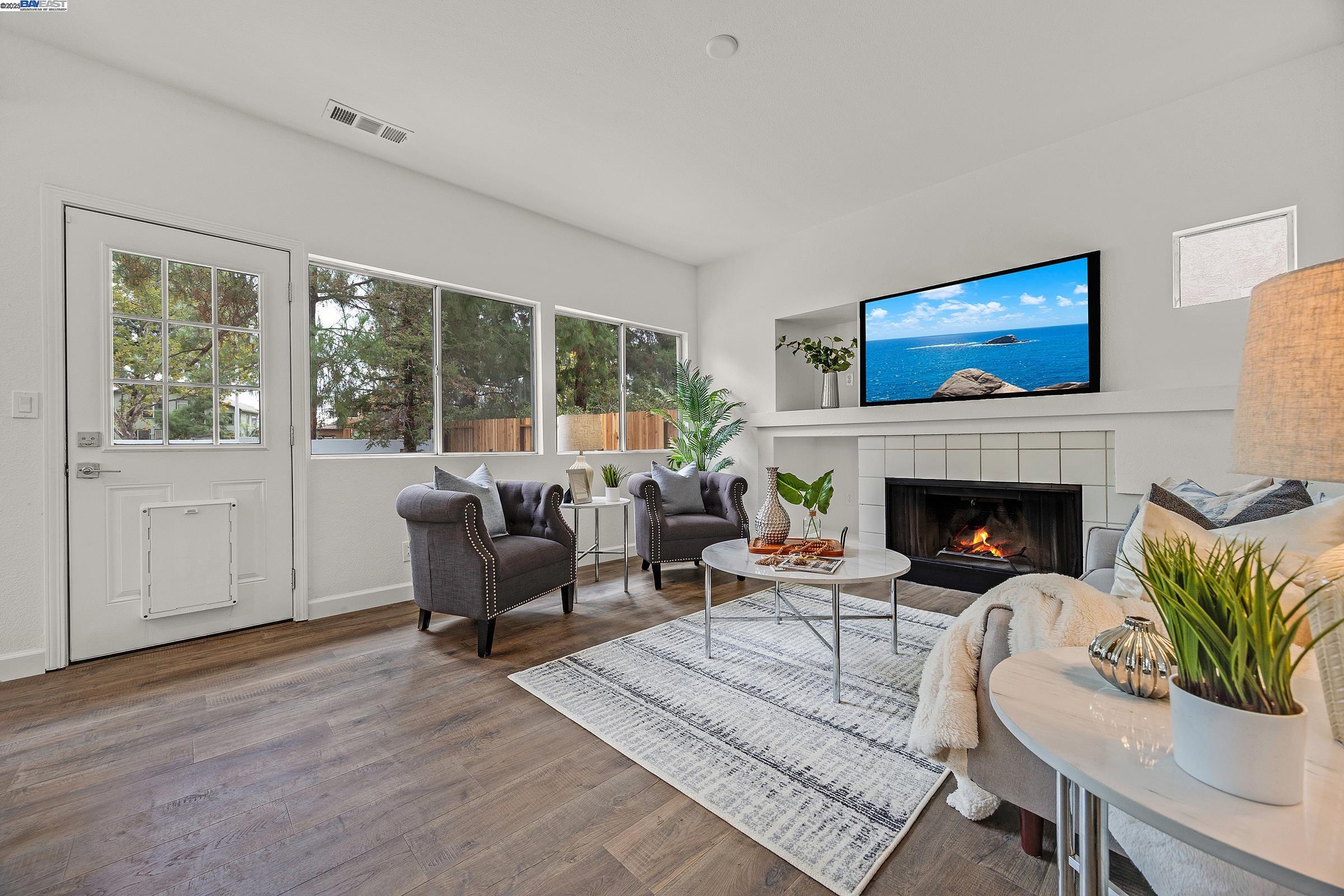 4923 Bridle Way