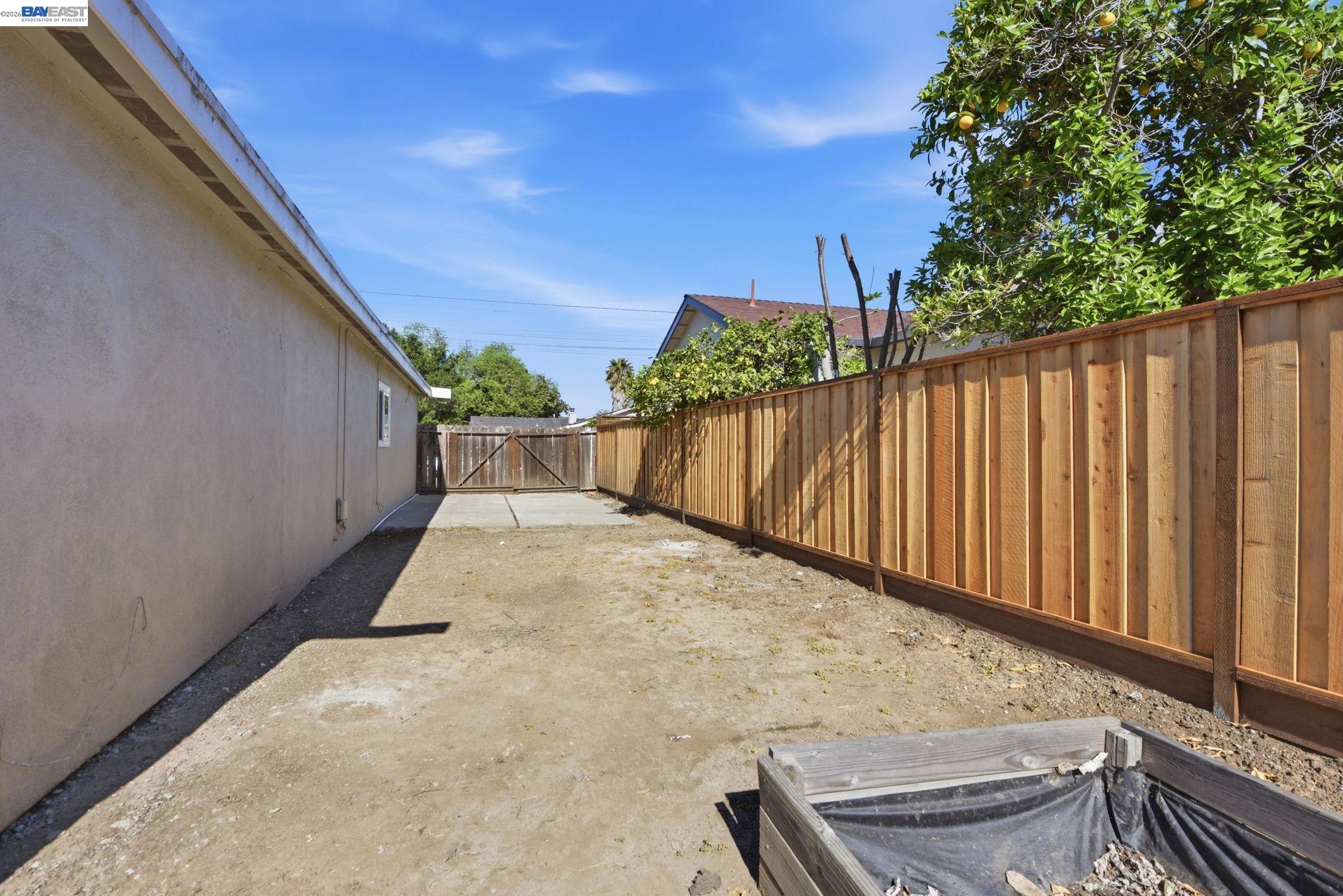 4498 Ladner St