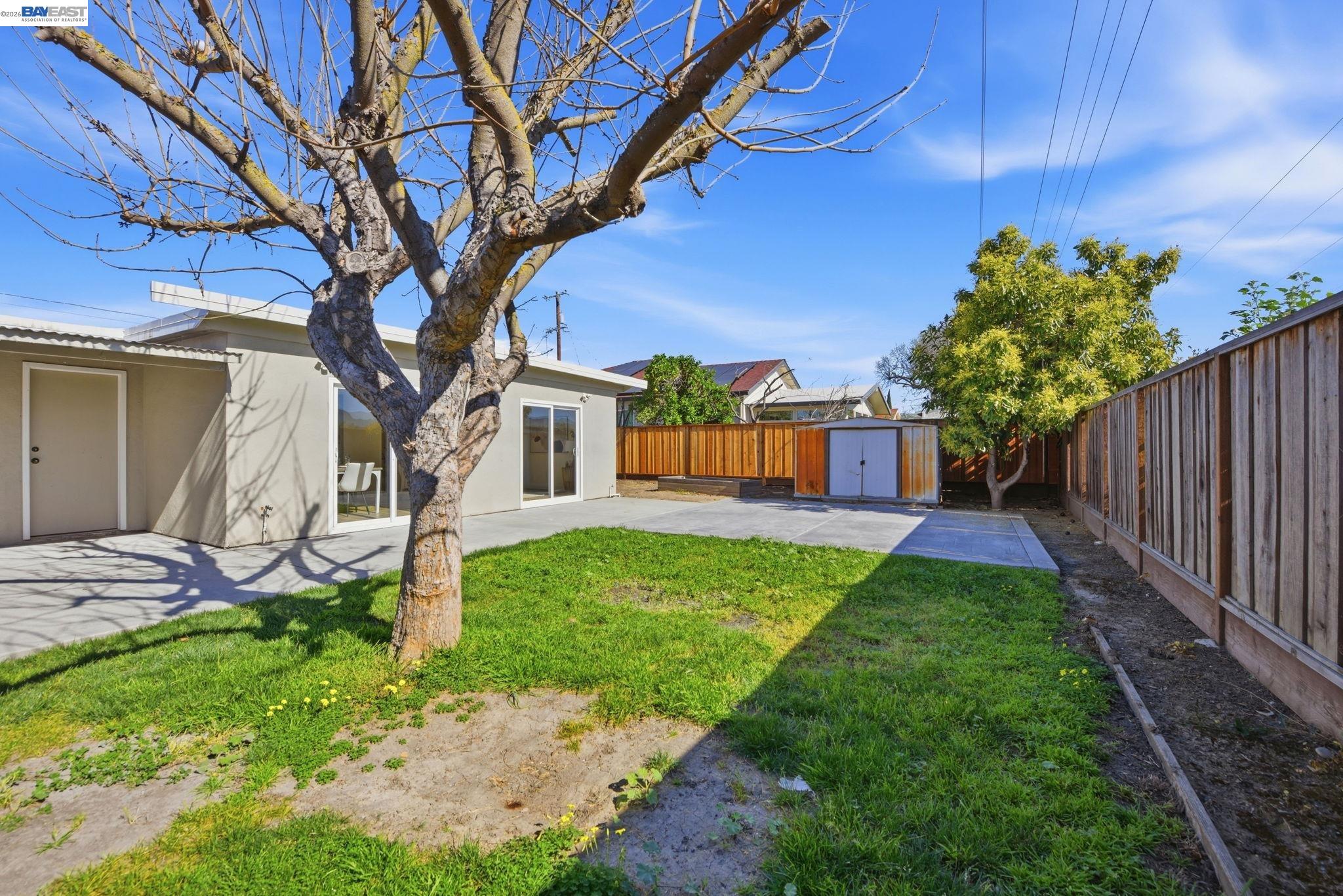 4498 Ladner St