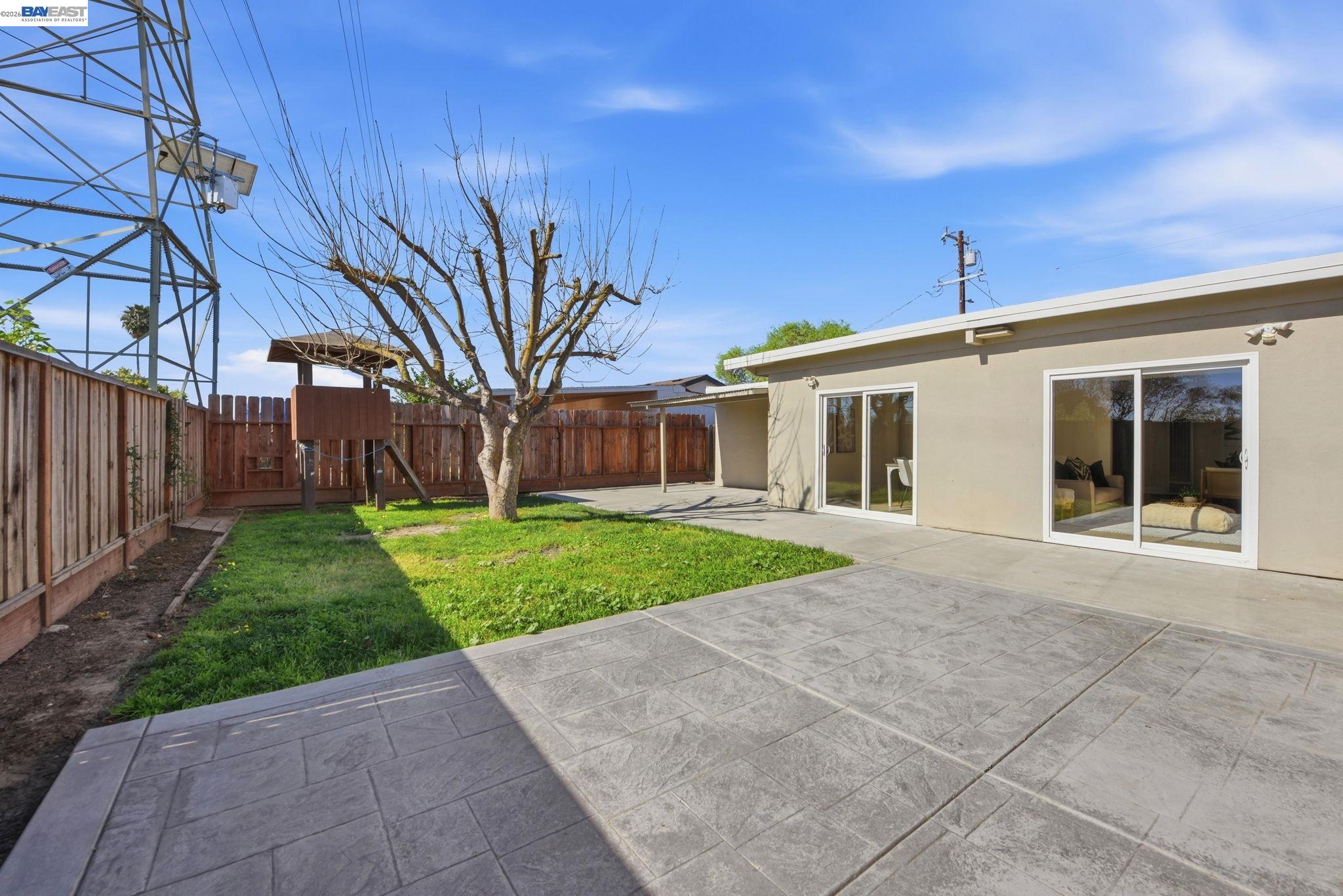 4498 Ladner St