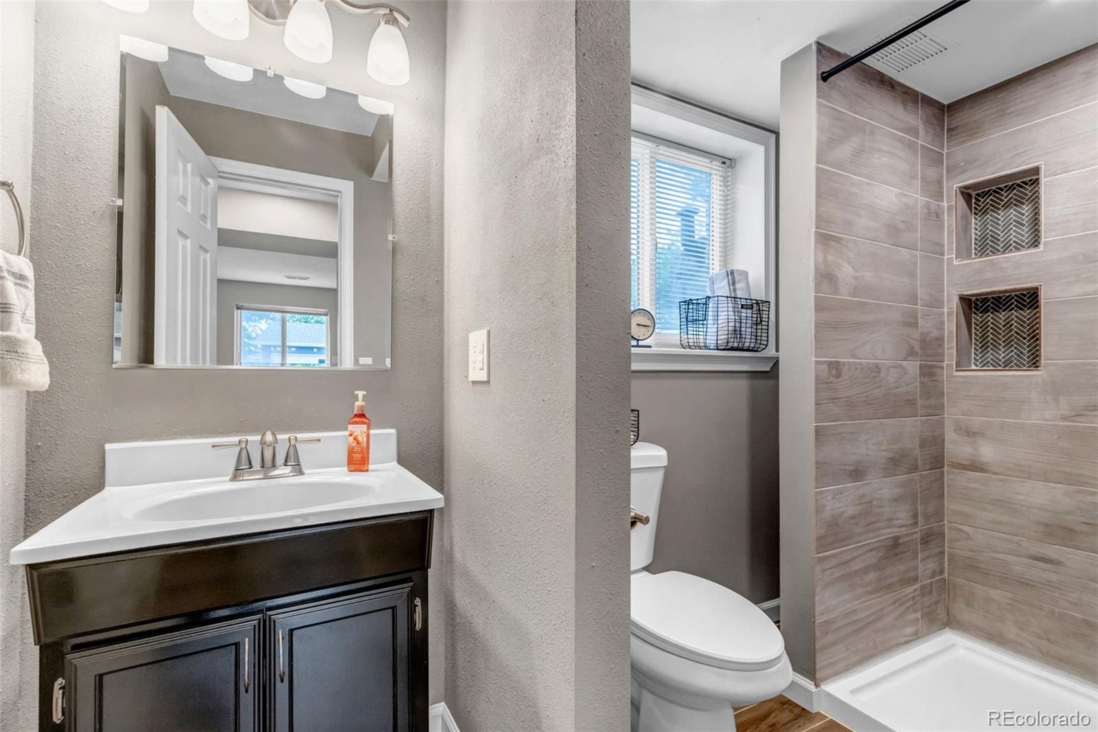 6437 S Garrison Court