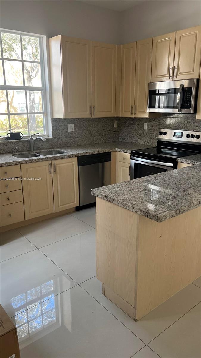 604 SW 147th Ave # 37 Unit: 1-37