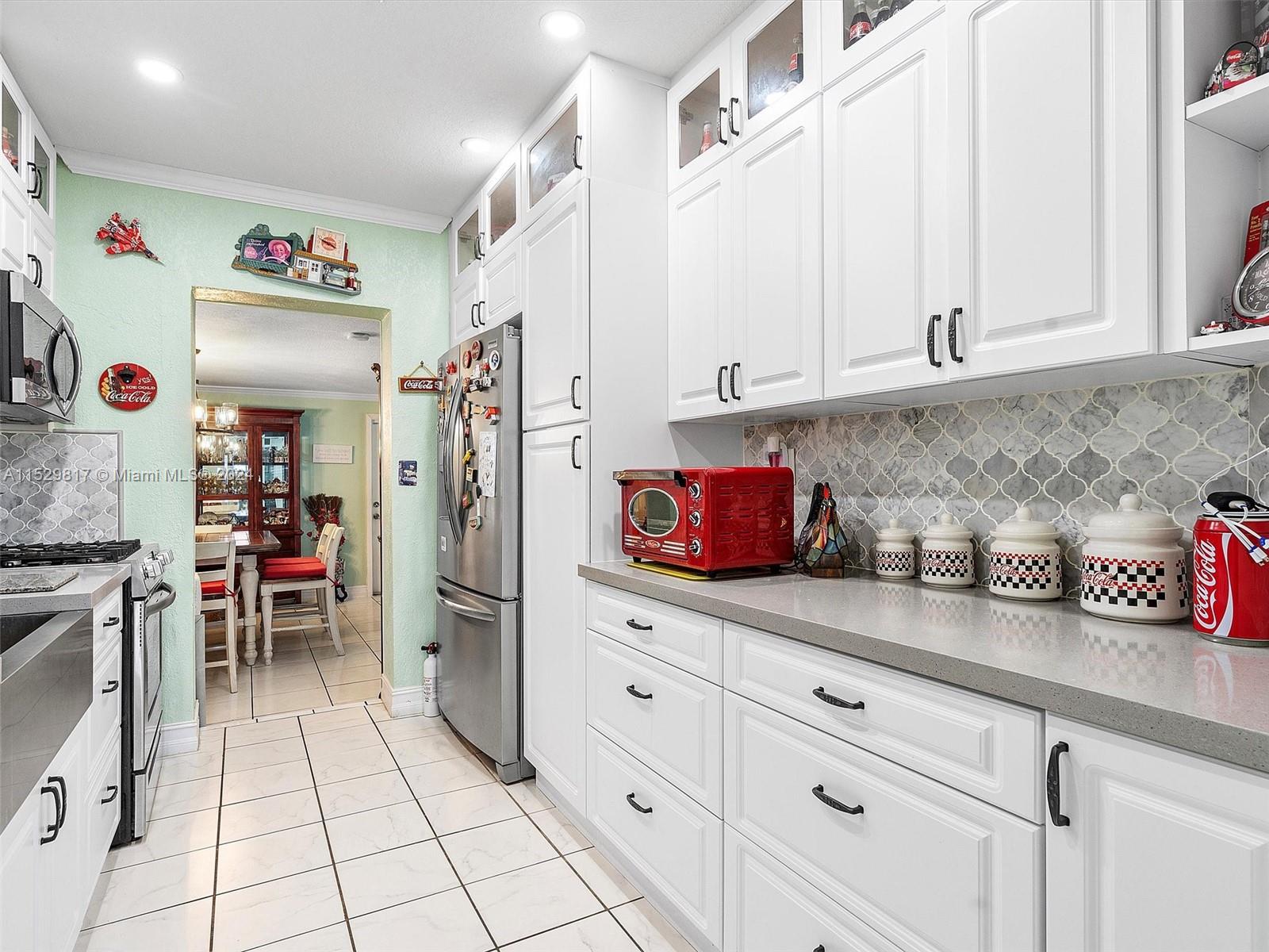 82 W 32nd St