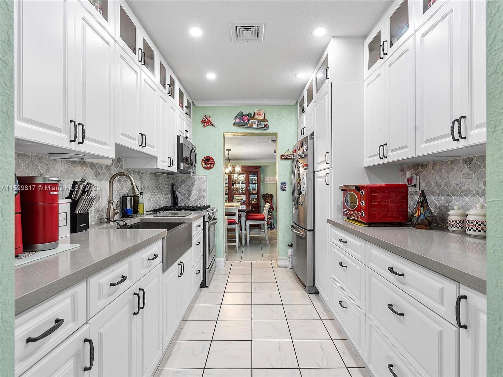 82 W 32nd St