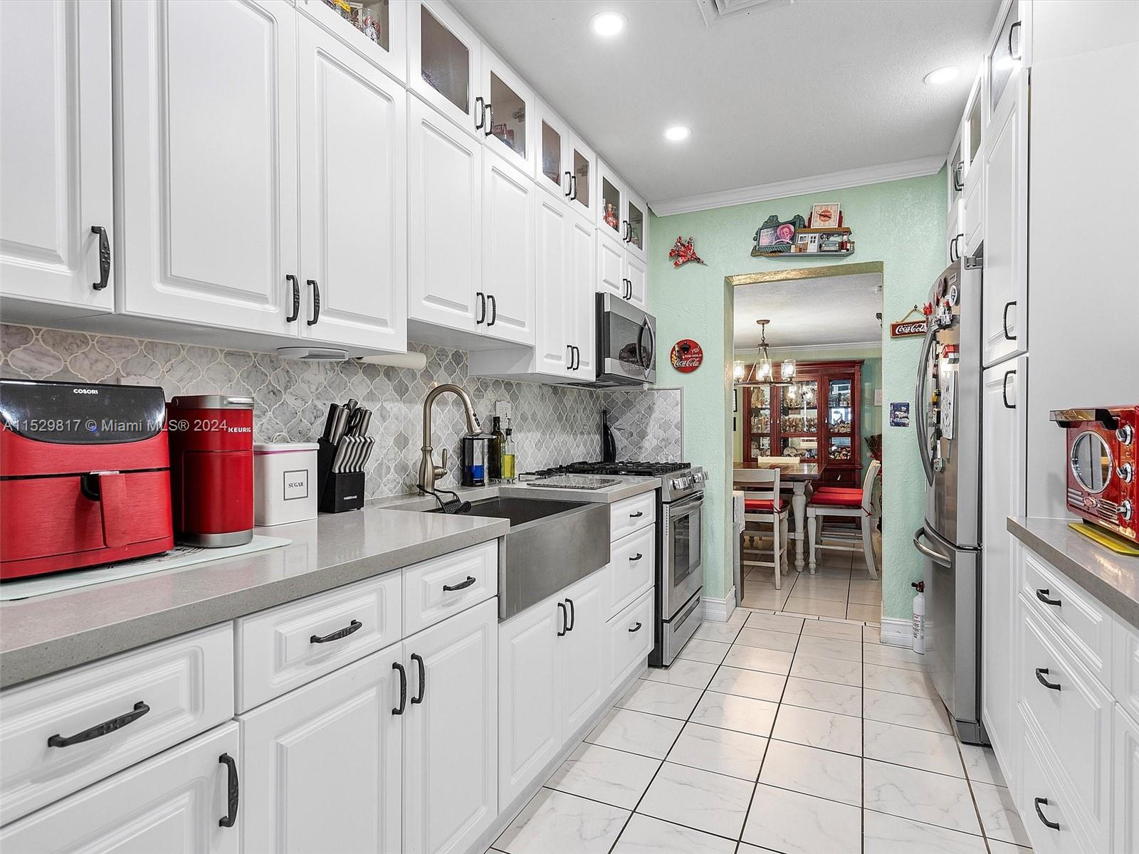 82 W 32nd St