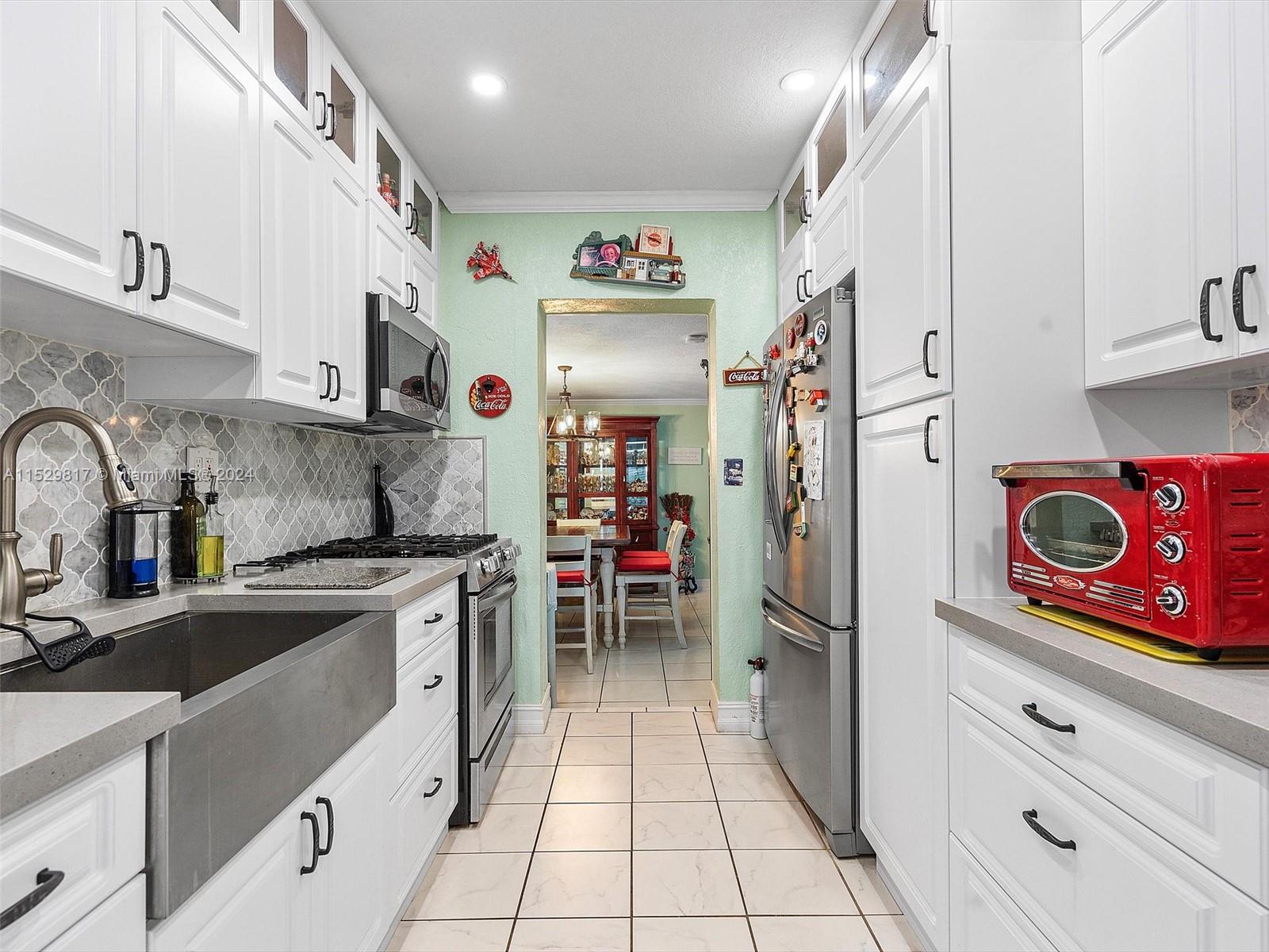 82 W 32nd St