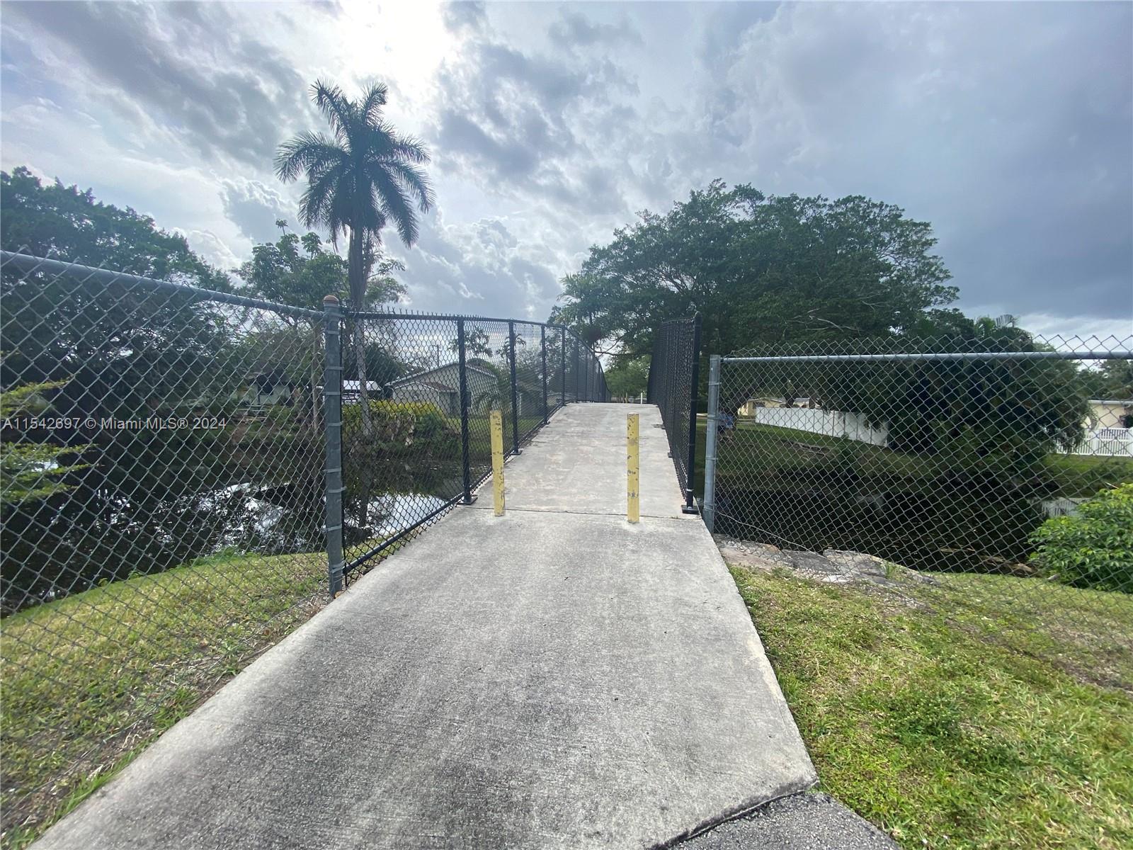 5094 SW 88th Ter