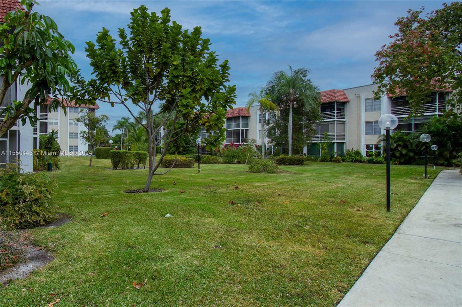 3774 Inverrary Blvd # 308P
