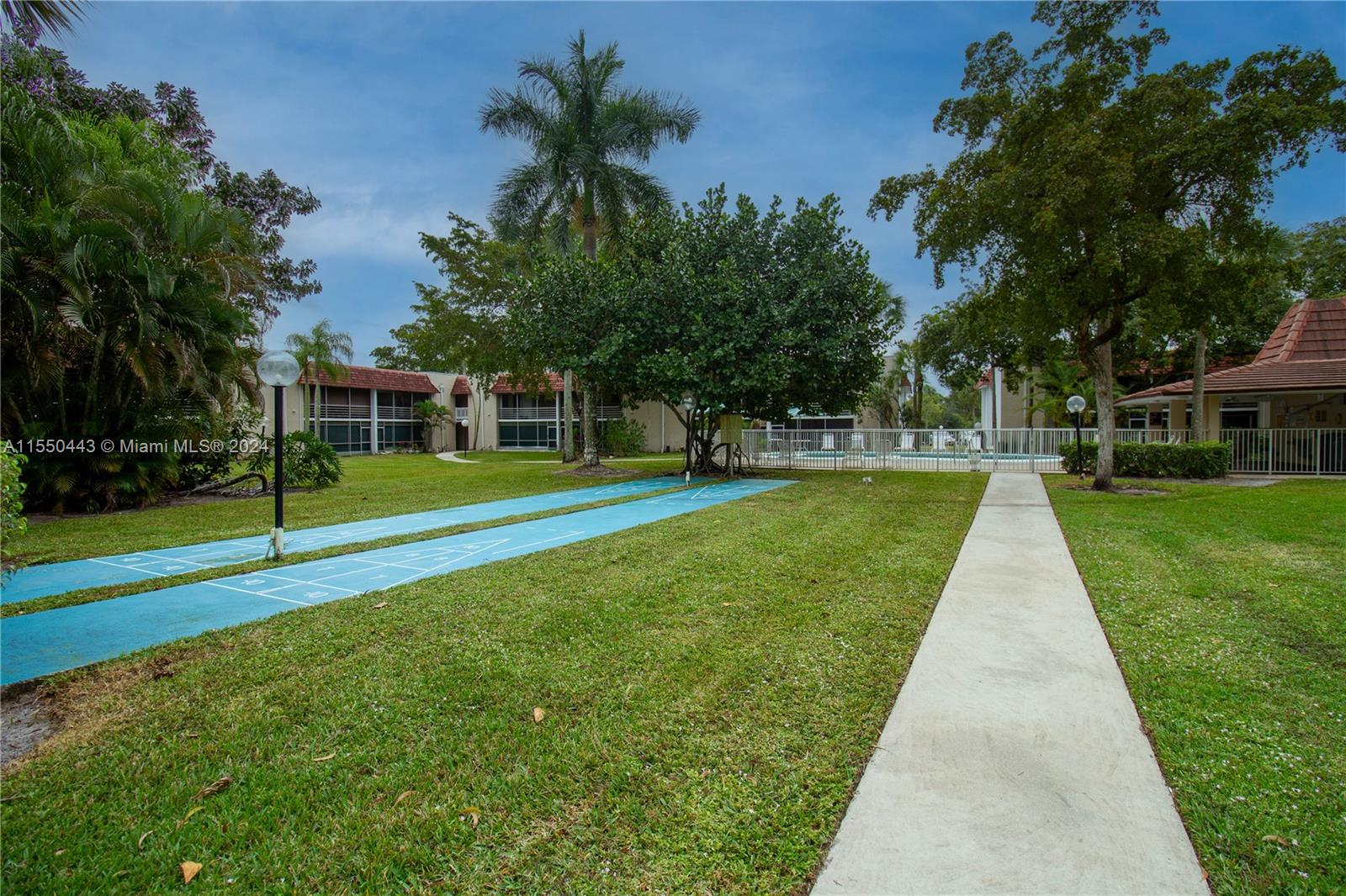 3774 Inverrary Blvd # 308P