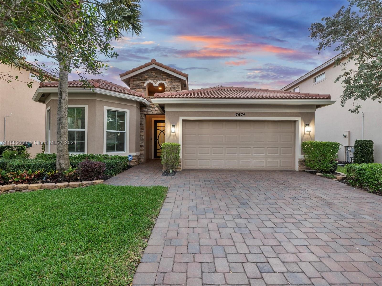 4574 San Mellina Dr
