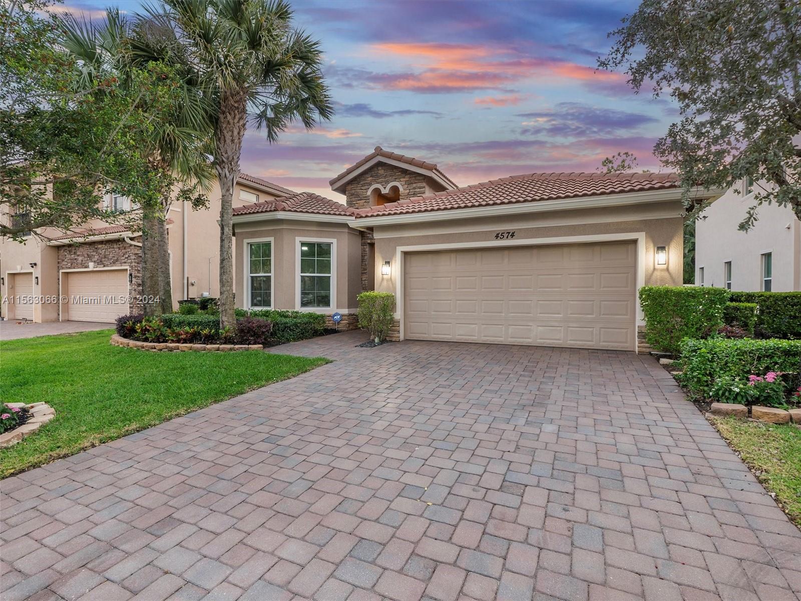 4574 San Mellina Dr