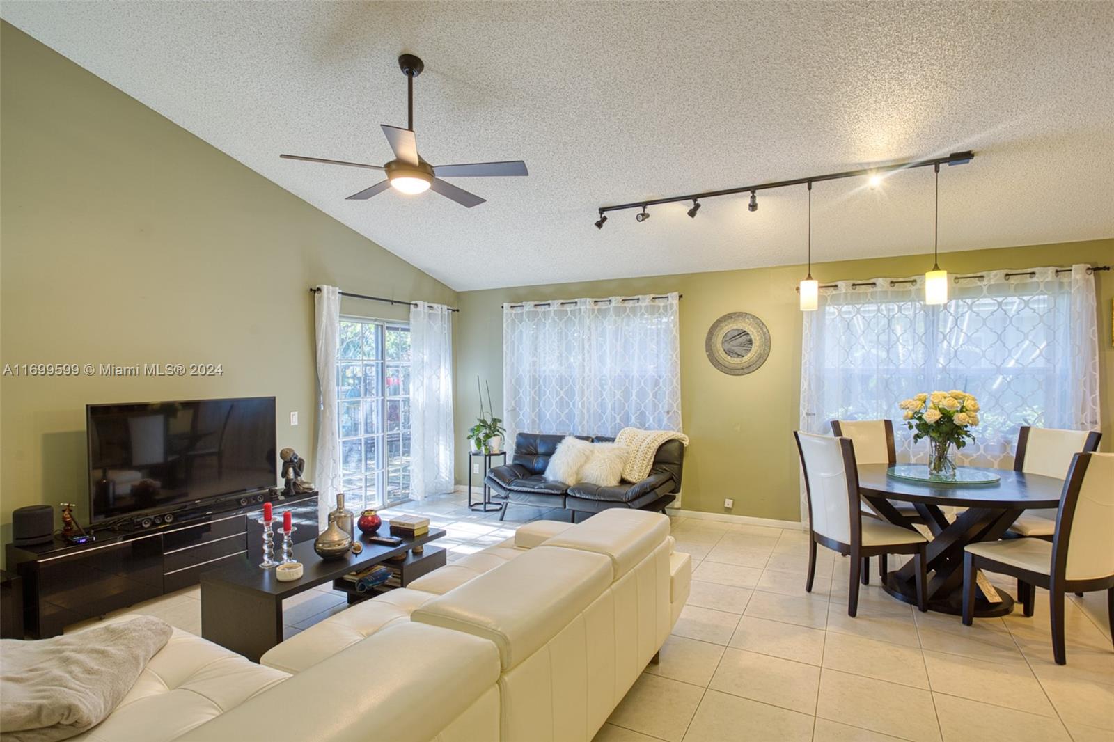 9366 Arborwood Cir