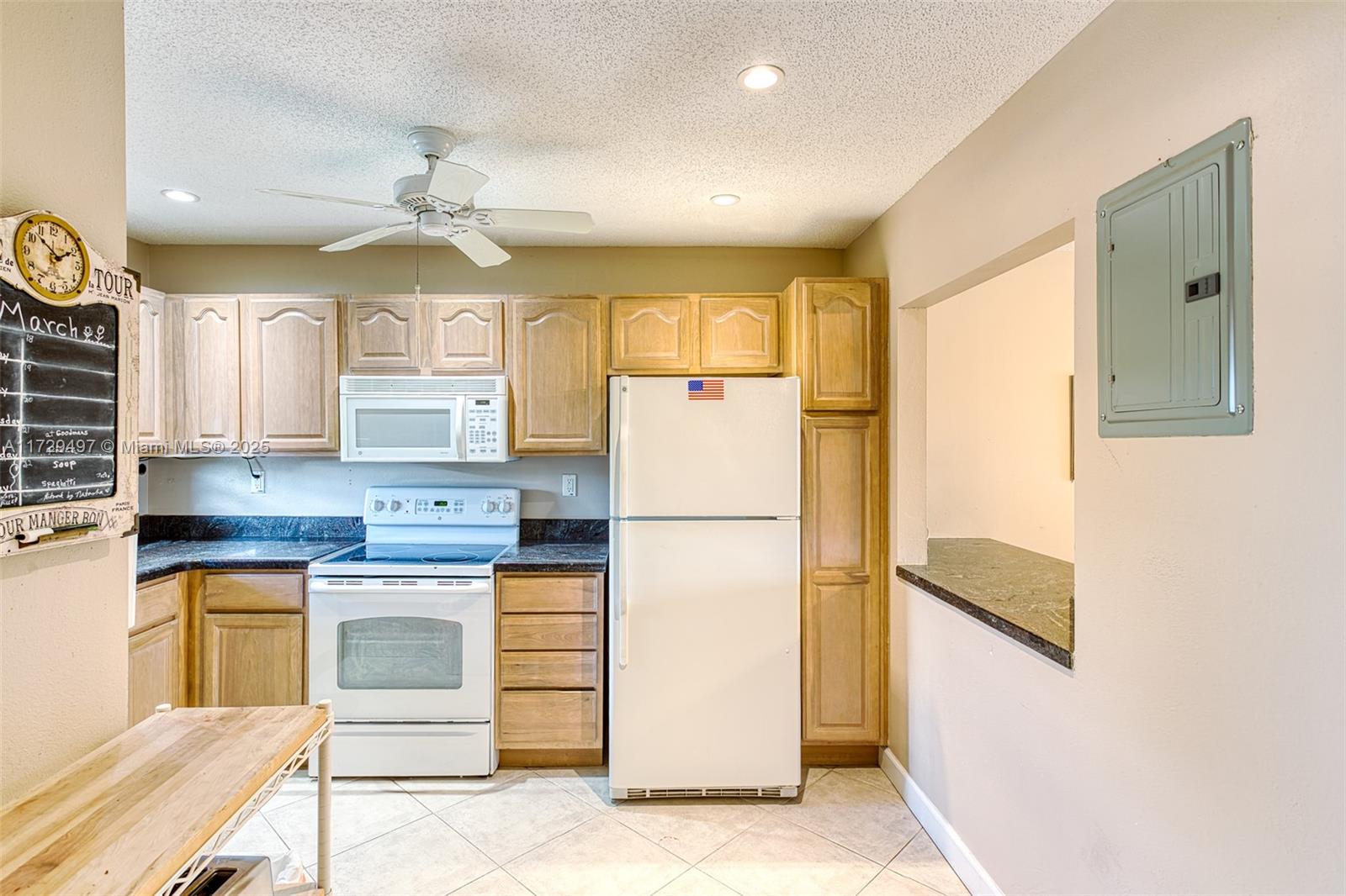 9400 N Hollybrook Lake Dr # 303
