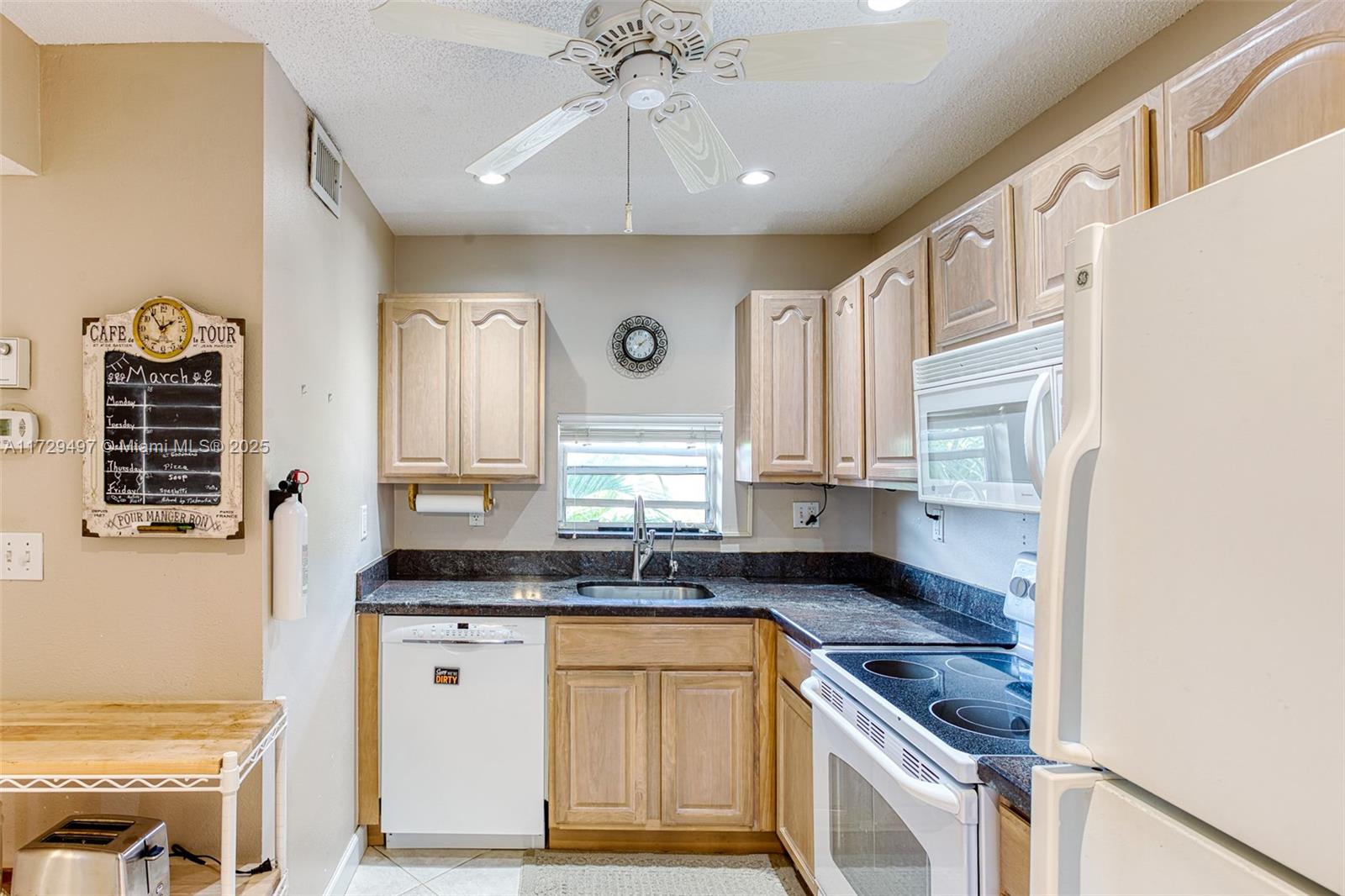 9400 N Hollybrook Lake Dr # 303