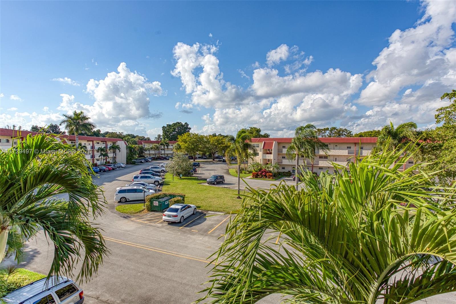 9400 N Hollybrook Lake Dr # 303