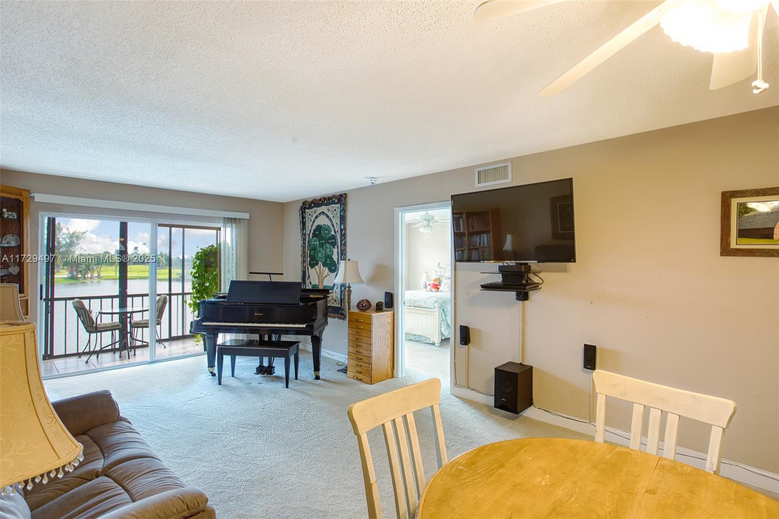 9400 N Hollybrook Lake Dr # 303