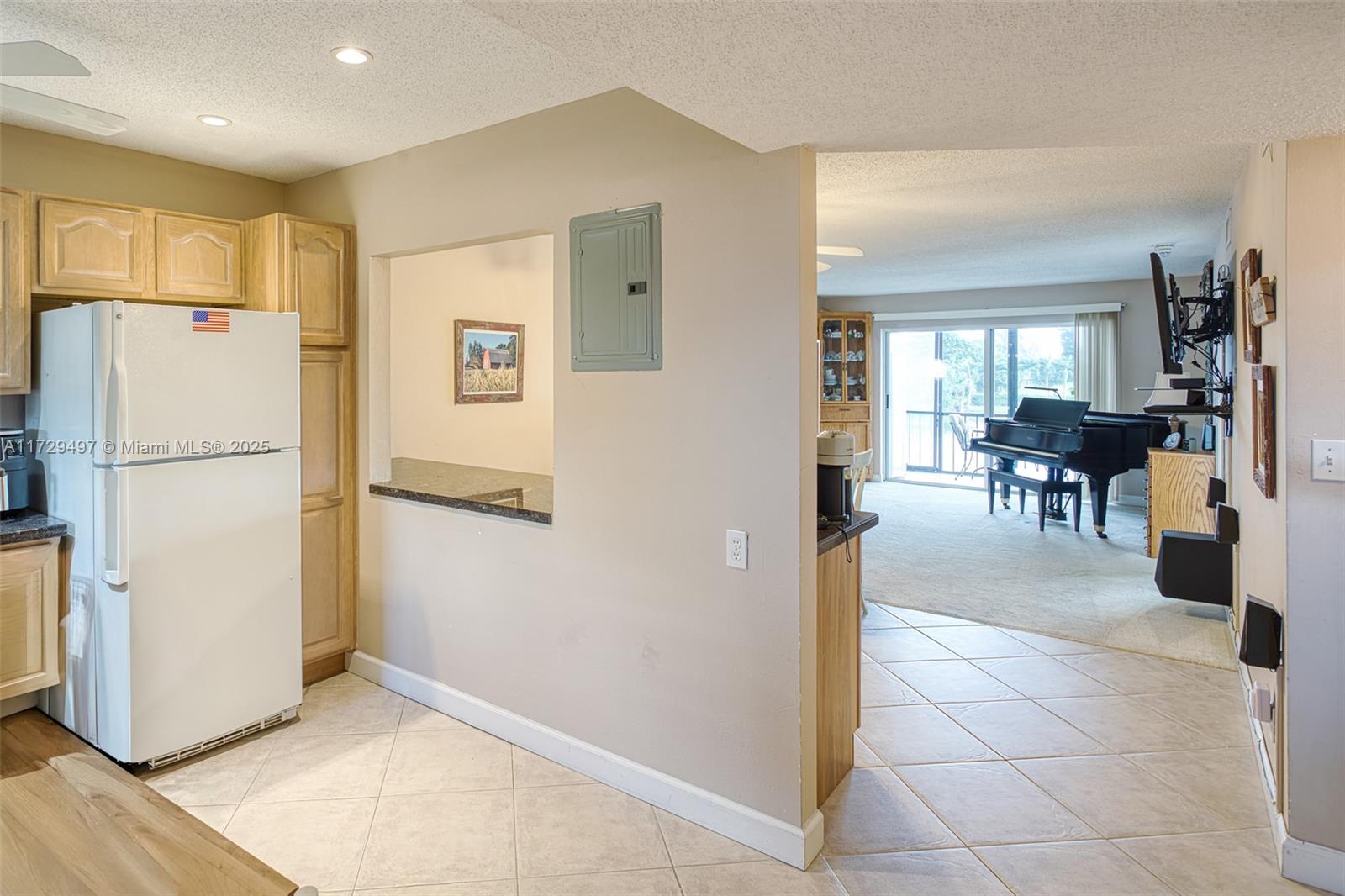 9400 N Hollybrook Lake Dr # 303