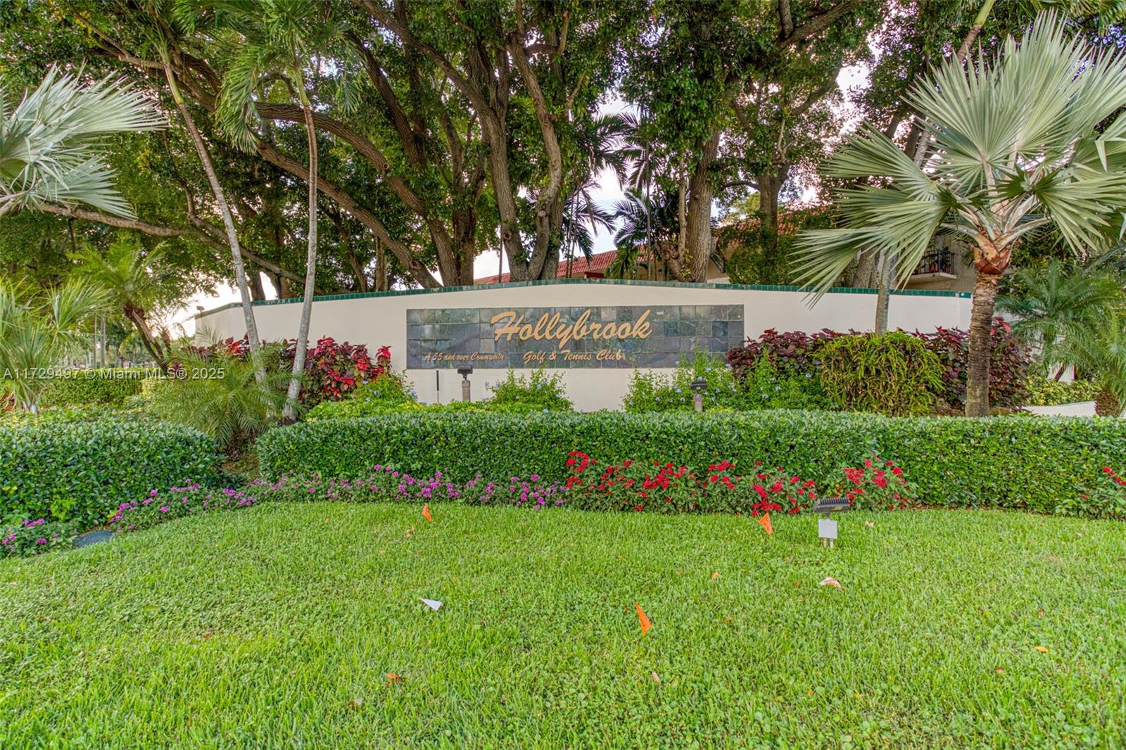 9400 N Hollybrook Lake Dr # 303