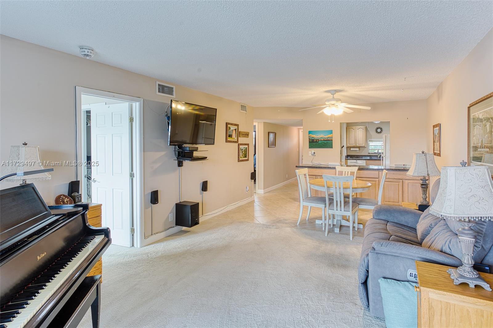 9400 N Hollybrook Lake Dr # 303