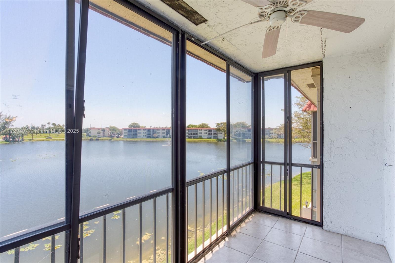 9400 N Hollybrook Lake Dr # 303